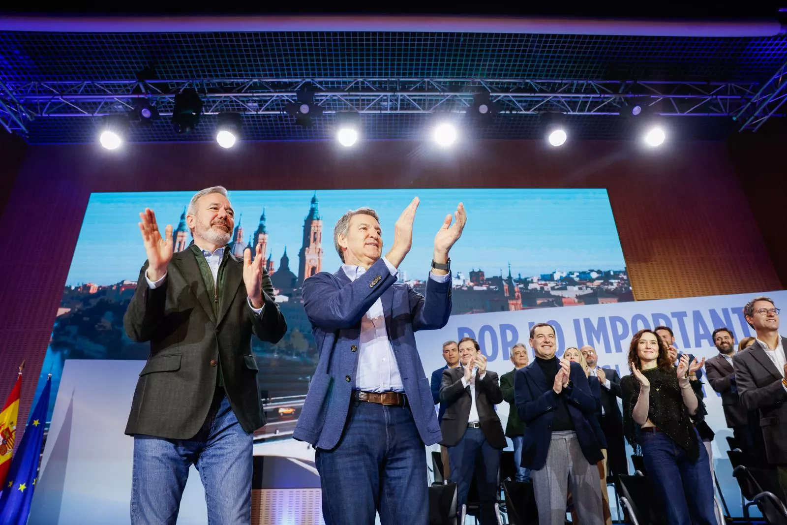 Azcón y Núñez Feijóo flanqueados por el resto de presidentes autonómicos del PP