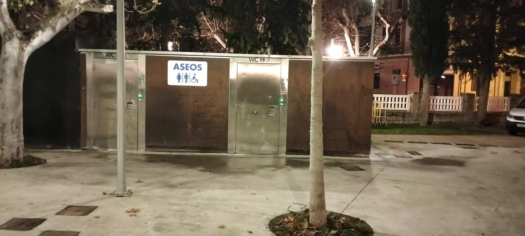 Aseo autolimpiable en el Parque Miguel Servet