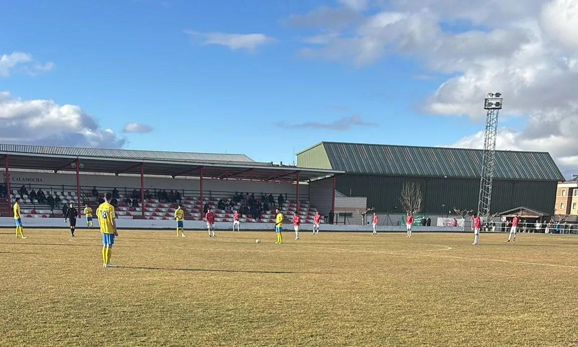 Imagen del partido entre el Calamocha y el Almudévar. Foto: AD Almudévar