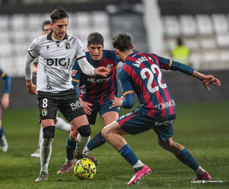 Ángel Pérez y Enol Rodríguez, de los jugadores más aseados del Huesca