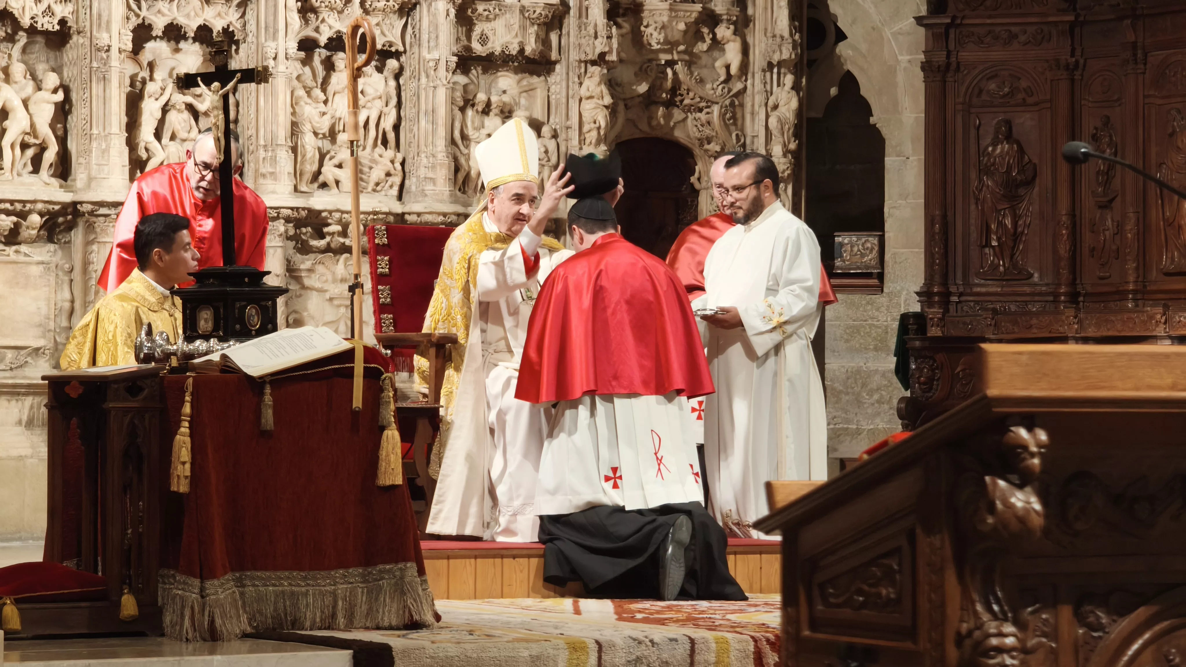 Toma de posesión e instalación de los nuevos Canónigos de la Catedral de Huesca. Foto María José Sampietro
