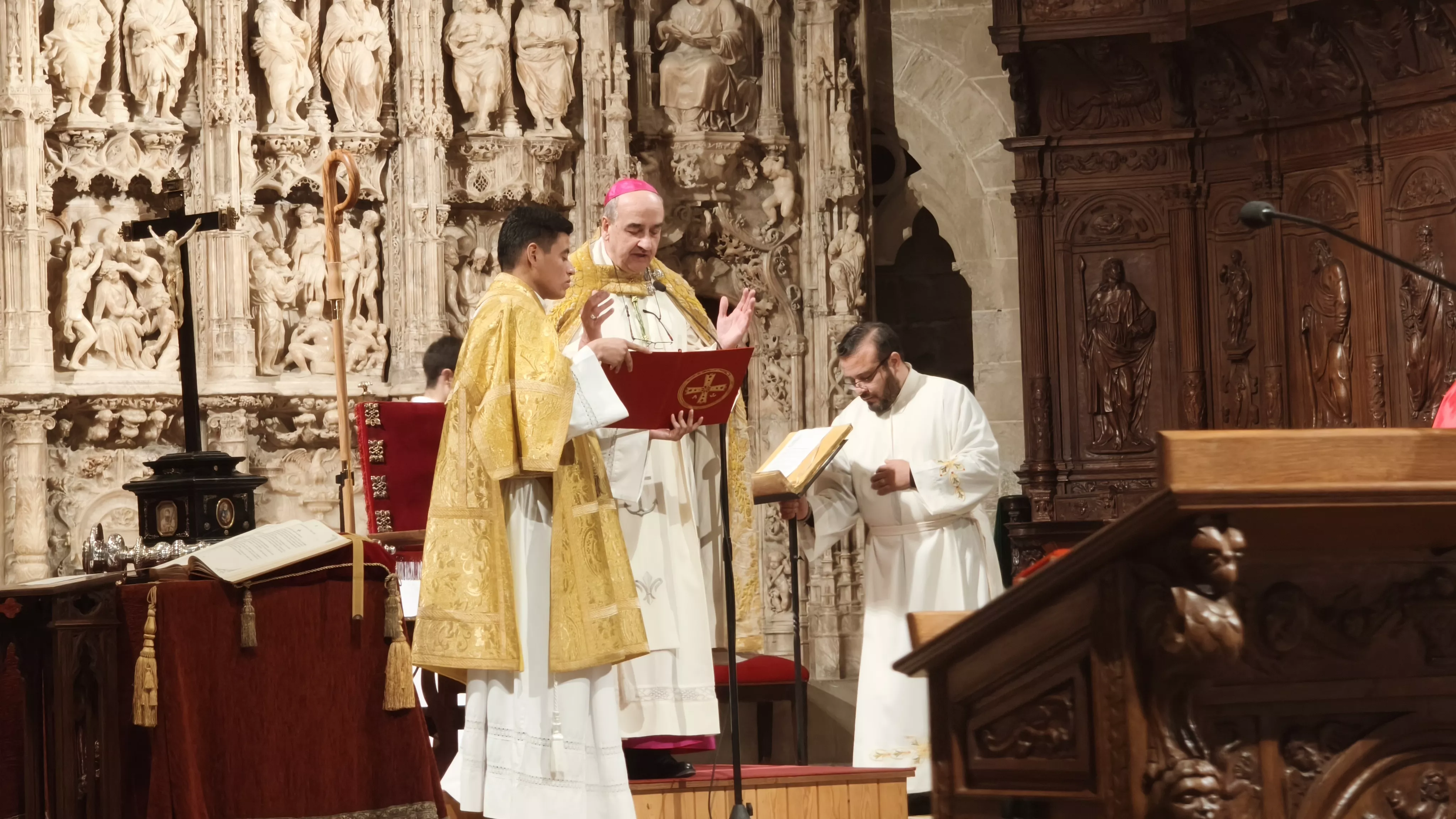 Toma de posesión e instalación de los nuevos Canónigos de la Catedral de Huesca. Foto María José Sampietro