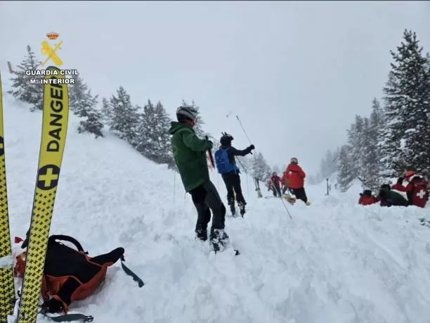 Trabajos de los Greim para rescatar al fallecido en el alud en Cerrler