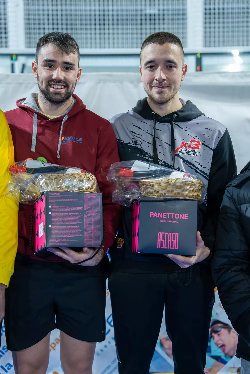 Trofeos del II Torneo Solidario de Pádel Aspace Huesca-Caja Rural de Aragón