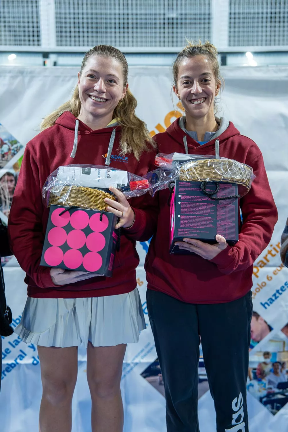 Trofeos del II Torneo Solidario de Pádel Aspace Huesca-Caja Rural de Aragón