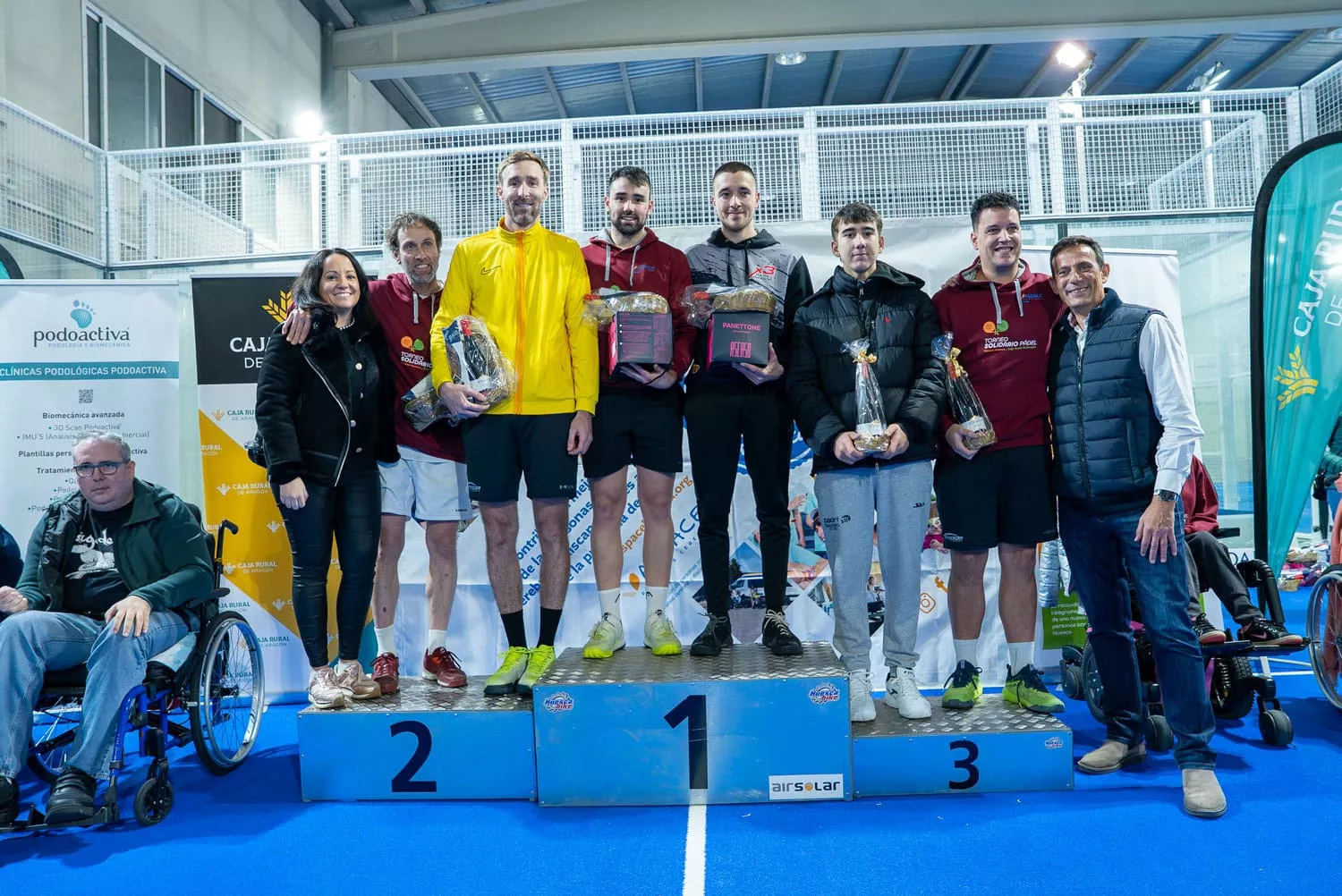 Trofeos del II Torneo Solidario de Pádel Aspace Huesca-Caja Rural de Aragón