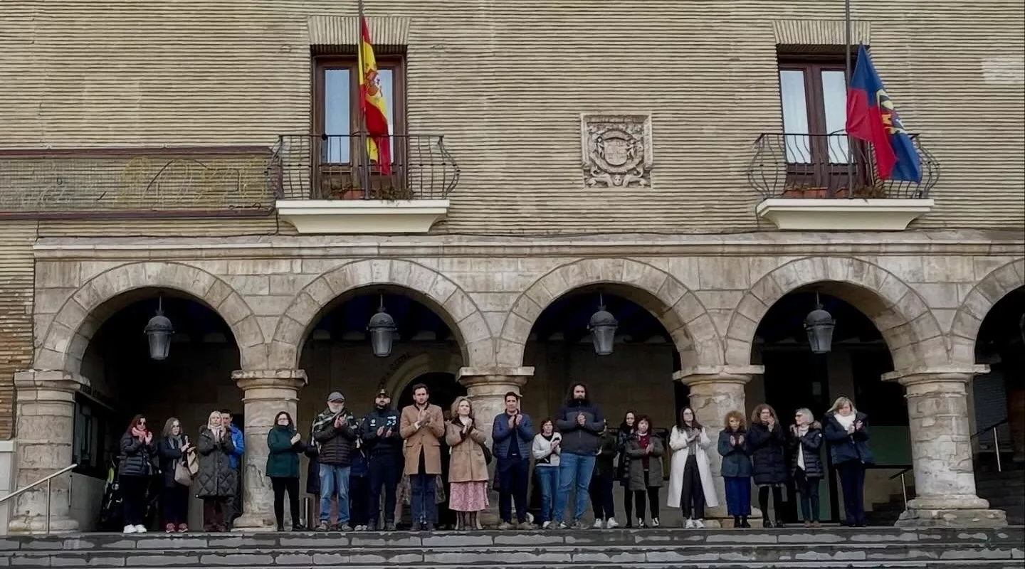 Minuto de silencio en Monzón.