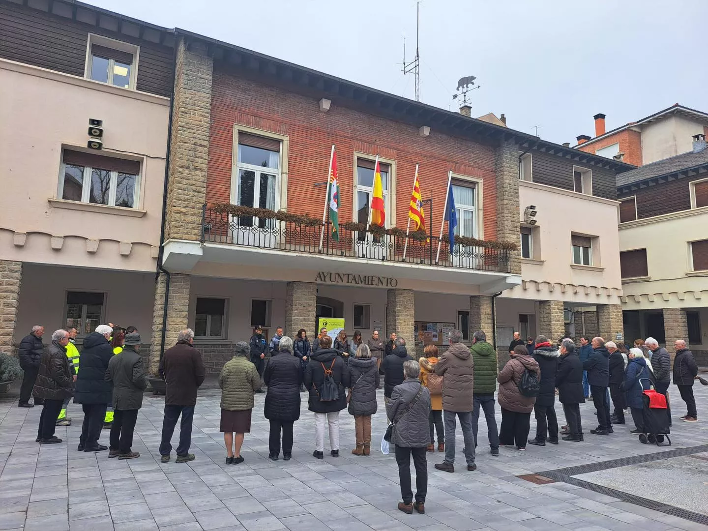 Minuto de silencio en Sabiñánigo.