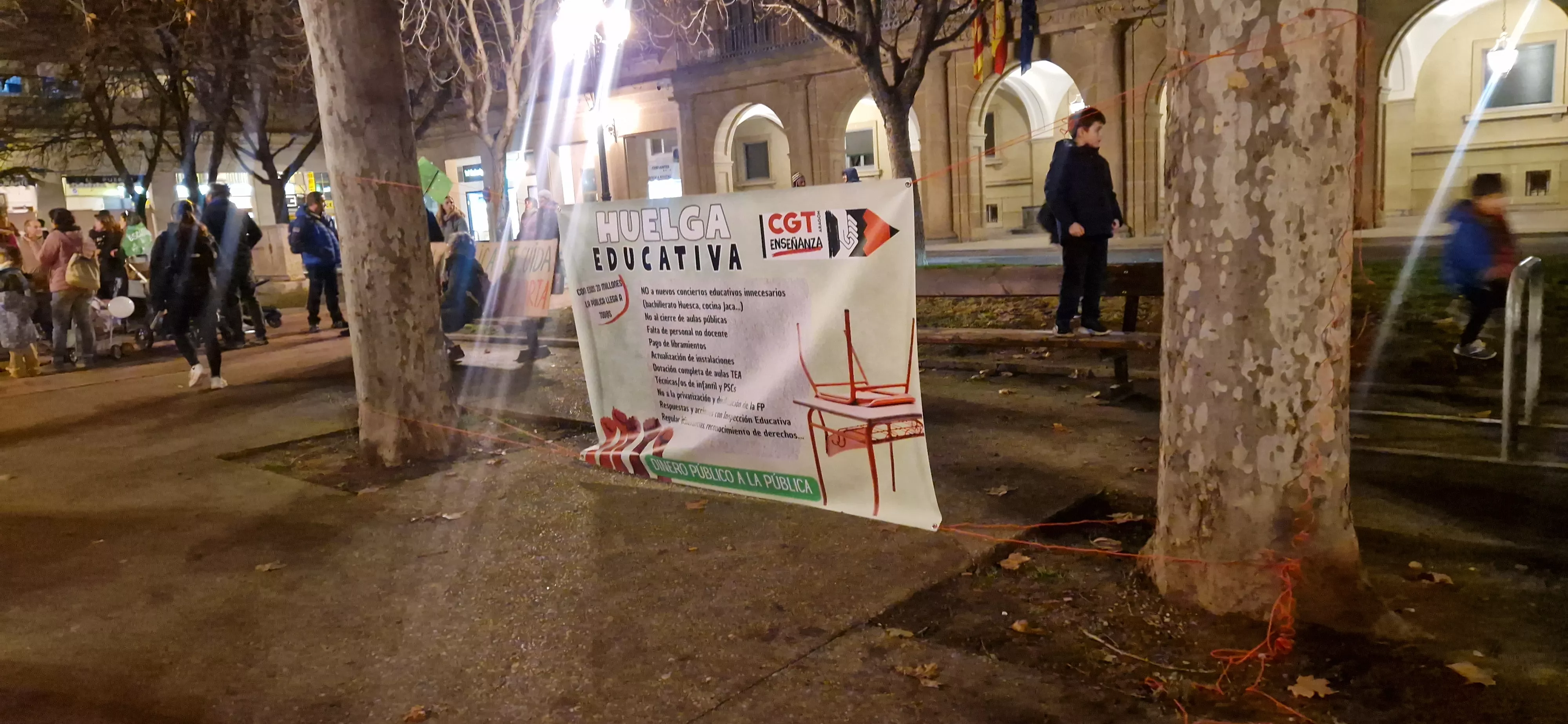 Concentraciones en Huesca en la primera jornada de la huelga de educación.