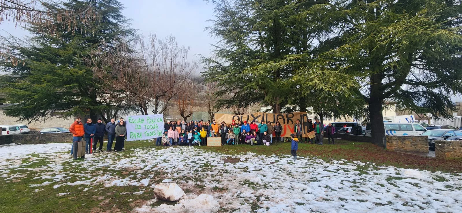 La comunidad educativa del Valle de Benasque se moviliza en defensa de la escuela pública.