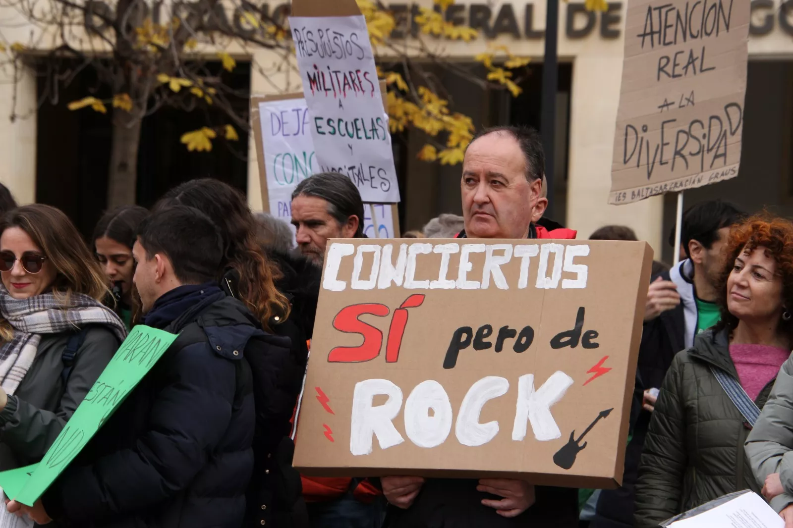 Concentración en Huesca en el segundo día de huelga educativa. Foto Carlos Neofato