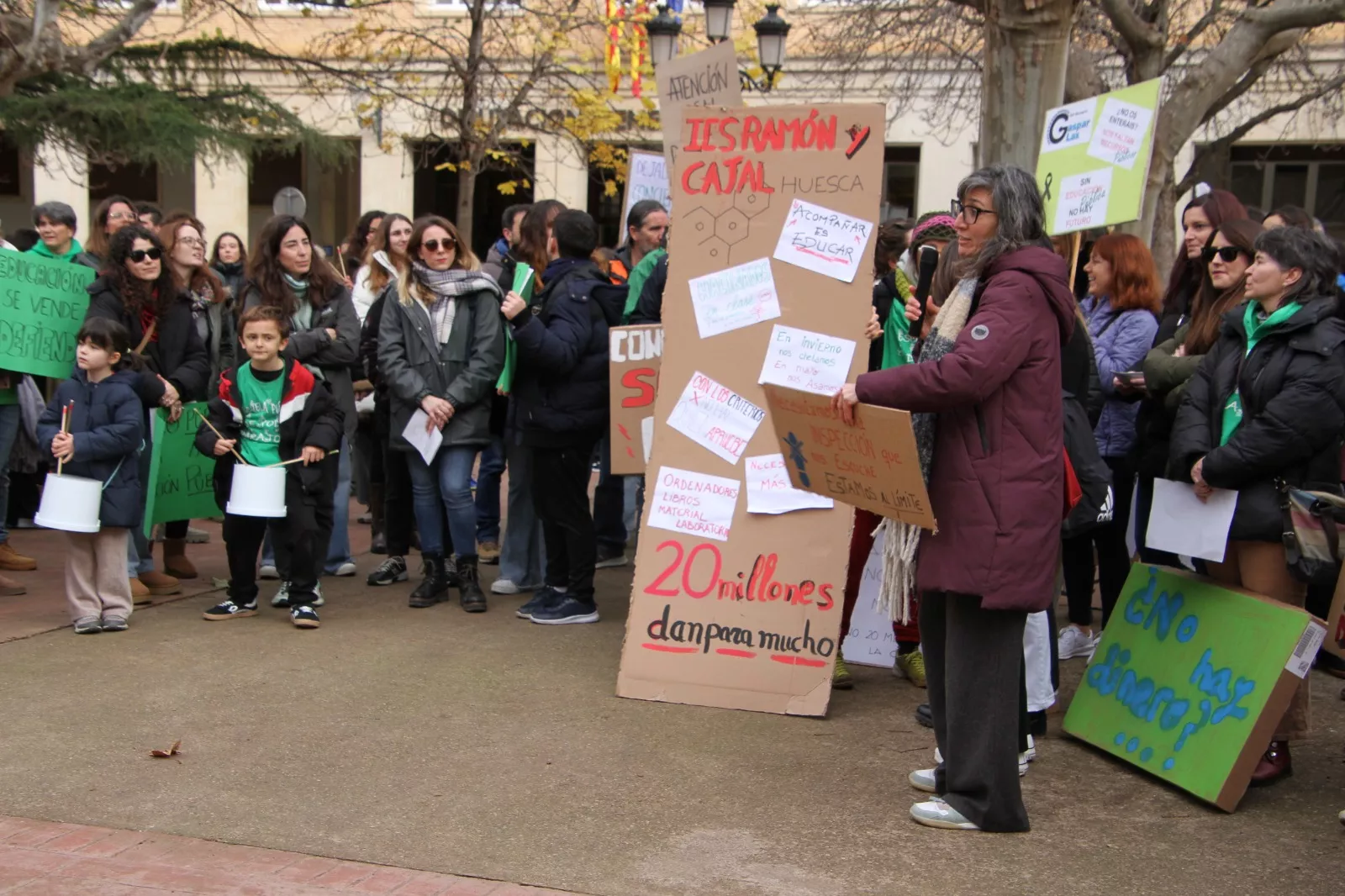 Concentración en Huesca en el segundo día de huelga educativa. Foto Carlos Neofato