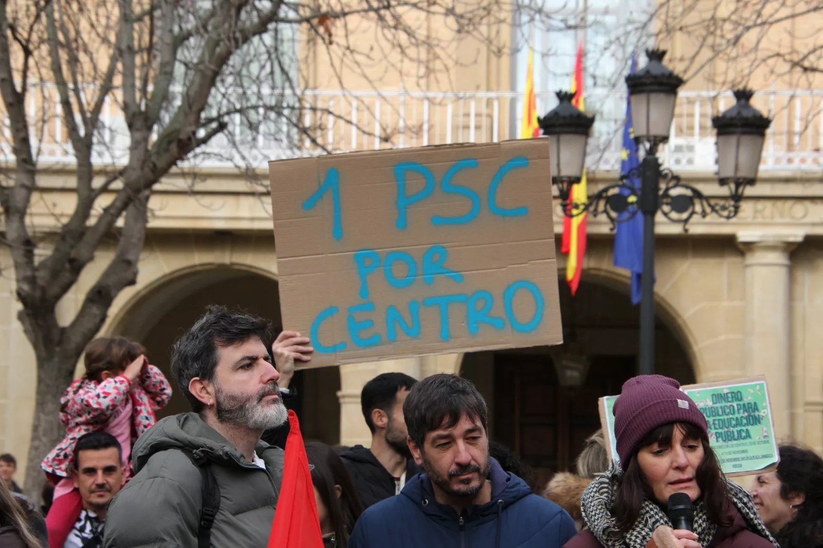 Concentración en Huesca en el segundo día de huelga educativa. Foto Carlos Neofato
