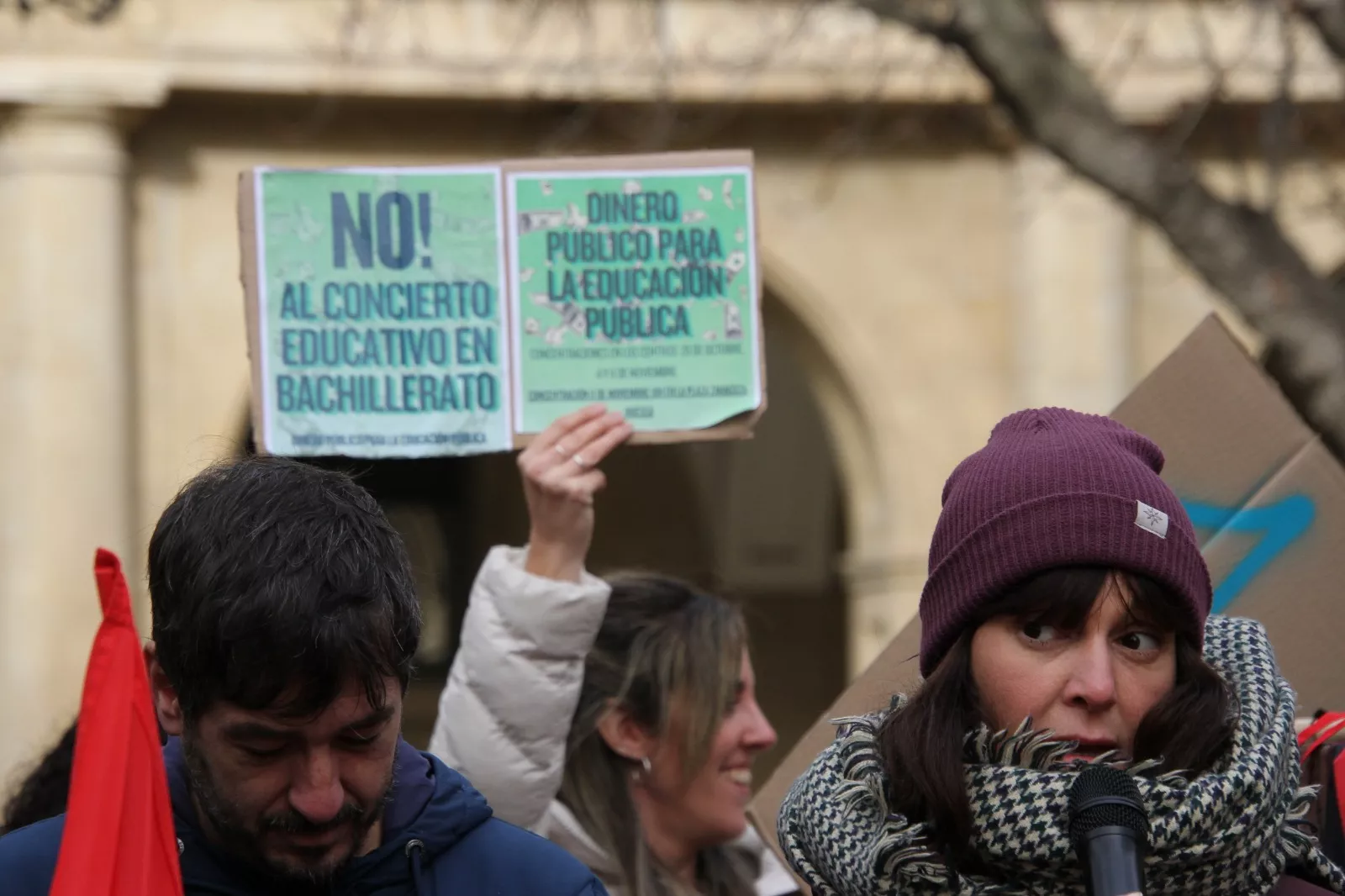 Concentración en Huesca en el segundo día de huelga educativa. Foto Carlos Neofato