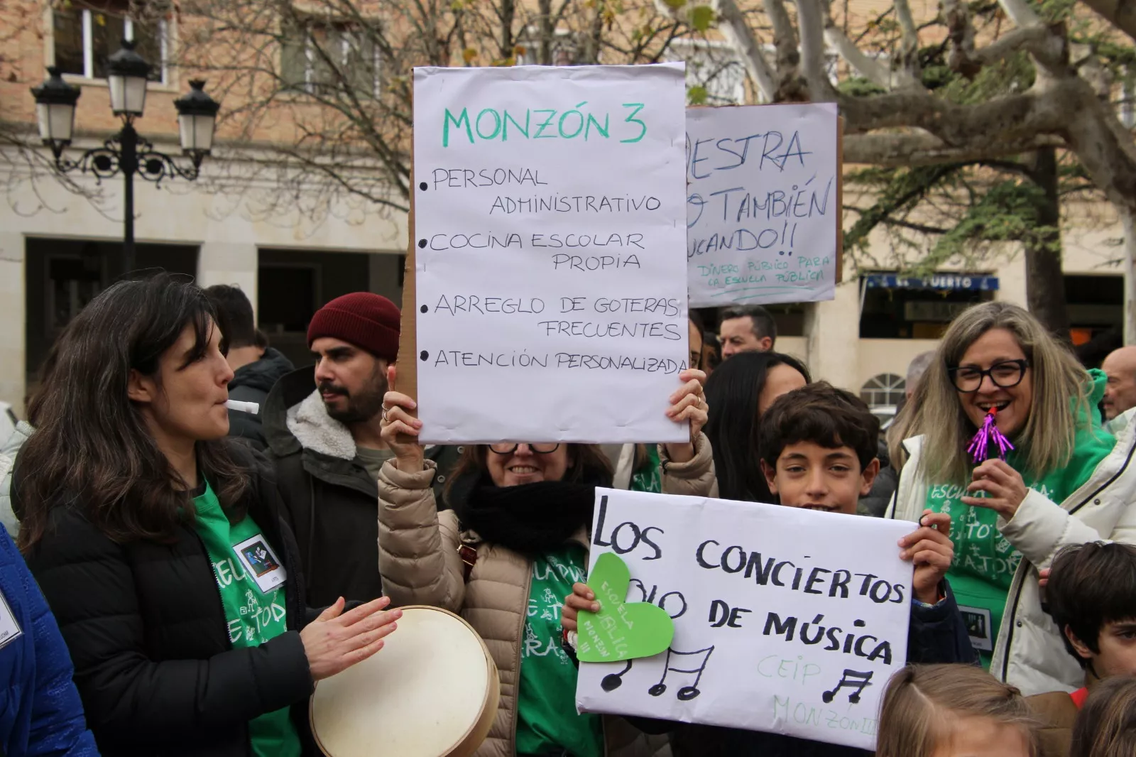 Concentración en Huesca en el segundo día de huelga educativa. Foto Carlos Neofato