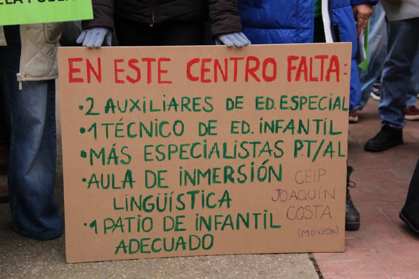 Concentración en Huesca en el segundo día de huelga educativa. Foto Carlos Neofato