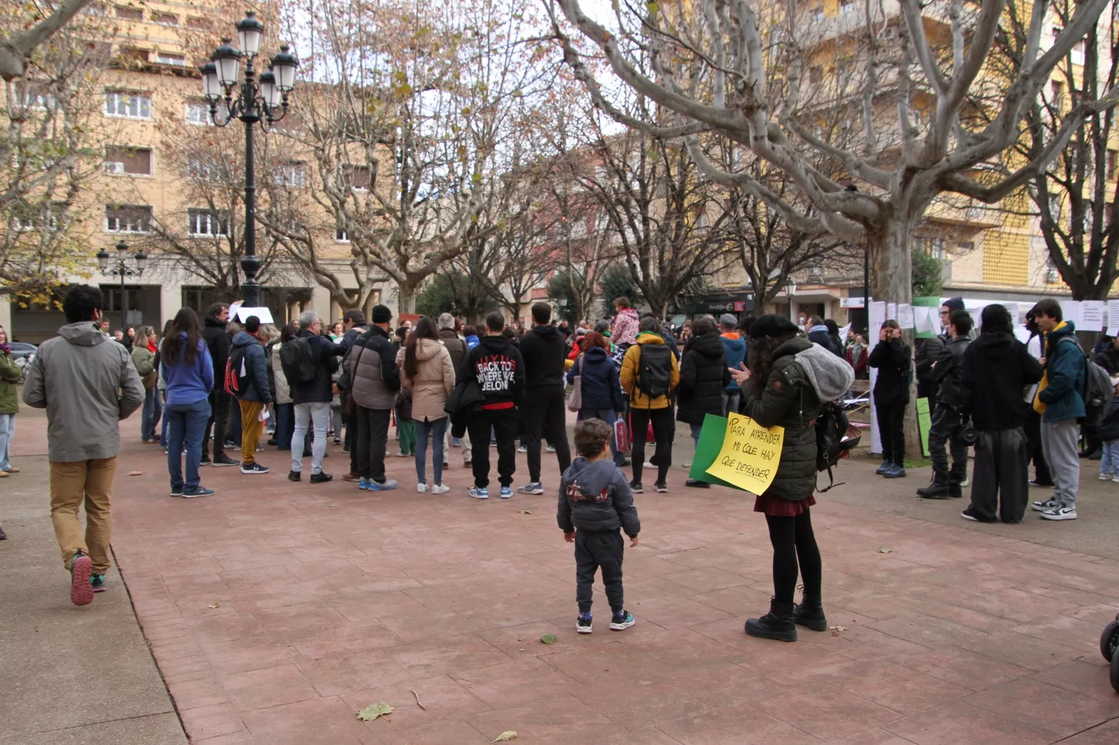 Concentración en Huesca en el segundo día de huelga educativa. Foto Carlos Neofato