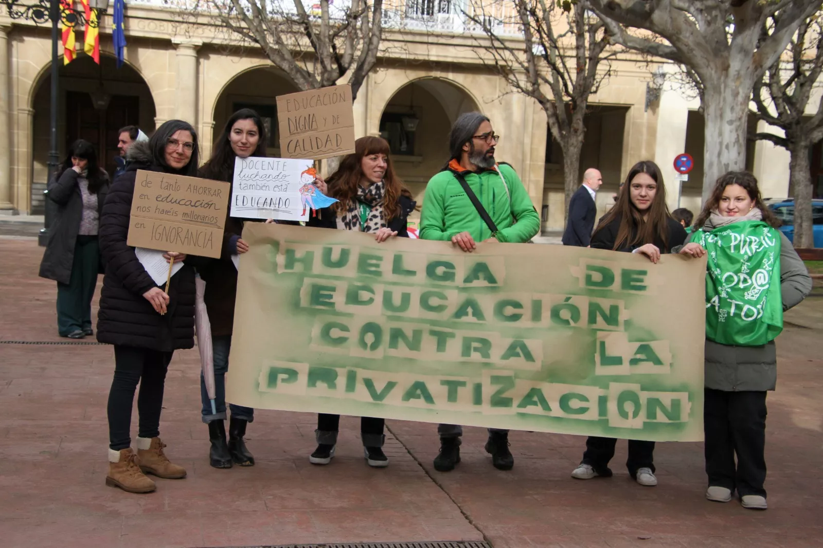 Concentración en Huesca en el segundo día de huelga educativa. Foto Carlos Neofato