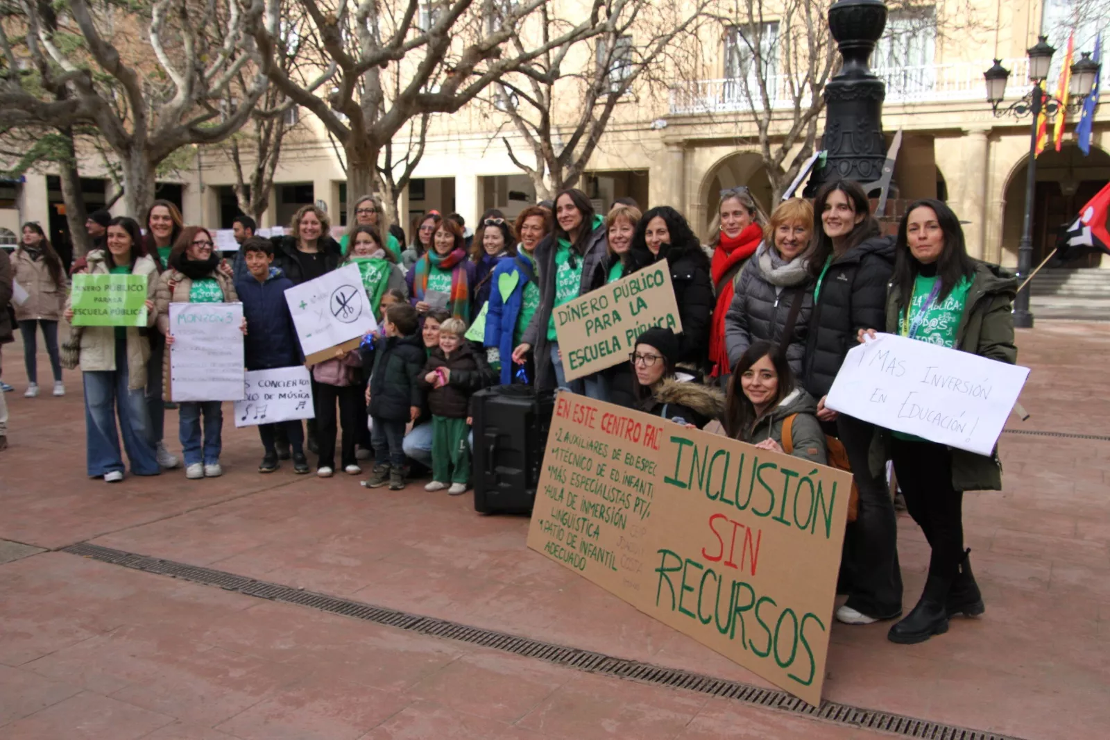 Concentración en Huesca en el segundo día de huelga educativa. Foto Carlos Neofato