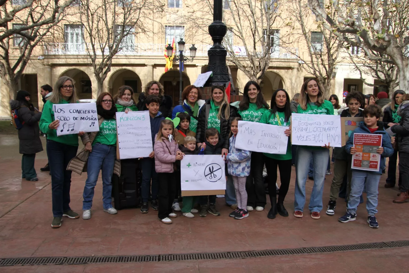 Concentración en Huesca en el segundo día de huelga educativa. Foto Carlos Neofato