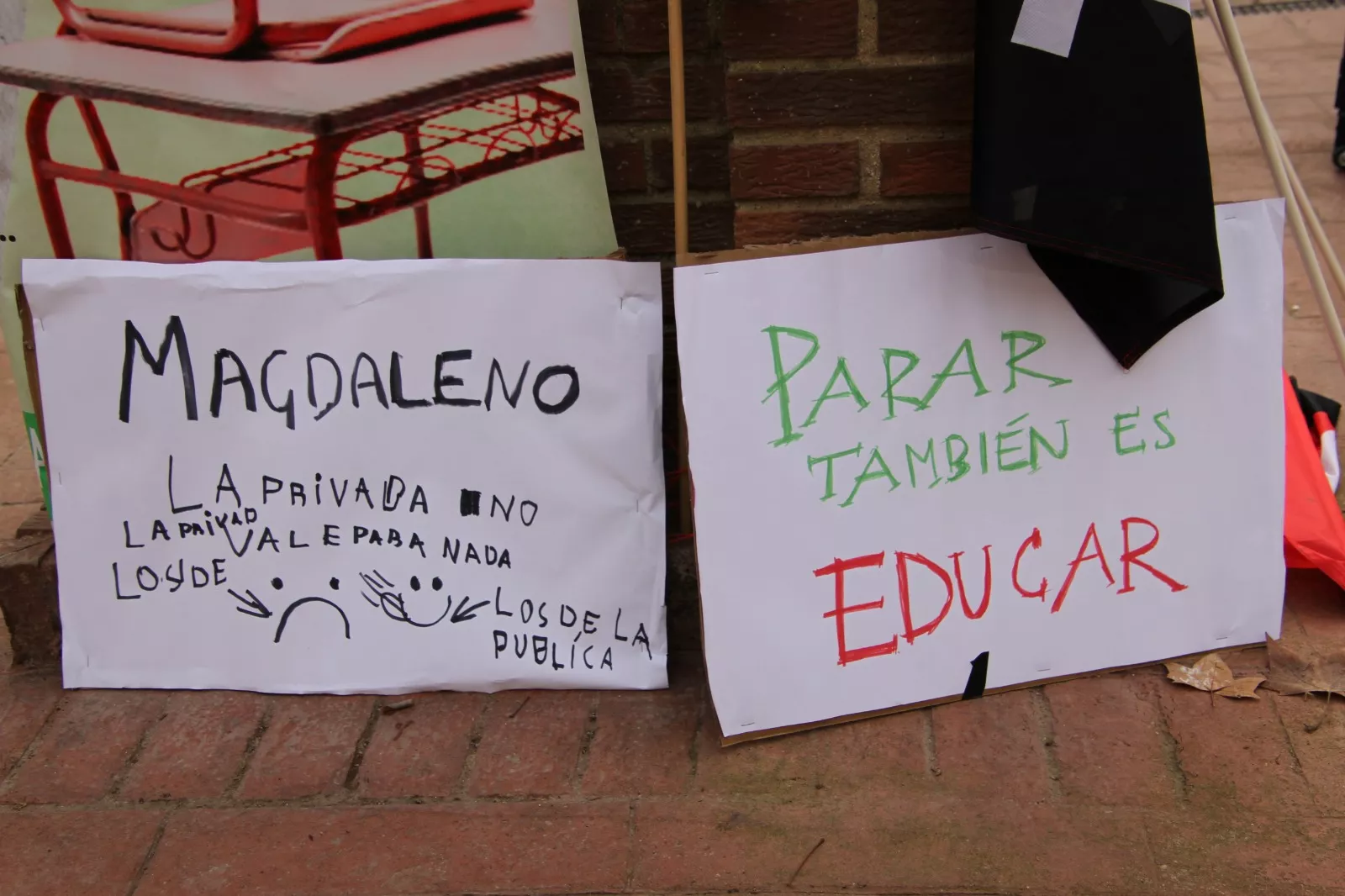 Concentración en Huesca en el segundo día de huelga educativa. Foto Carlos Neofato