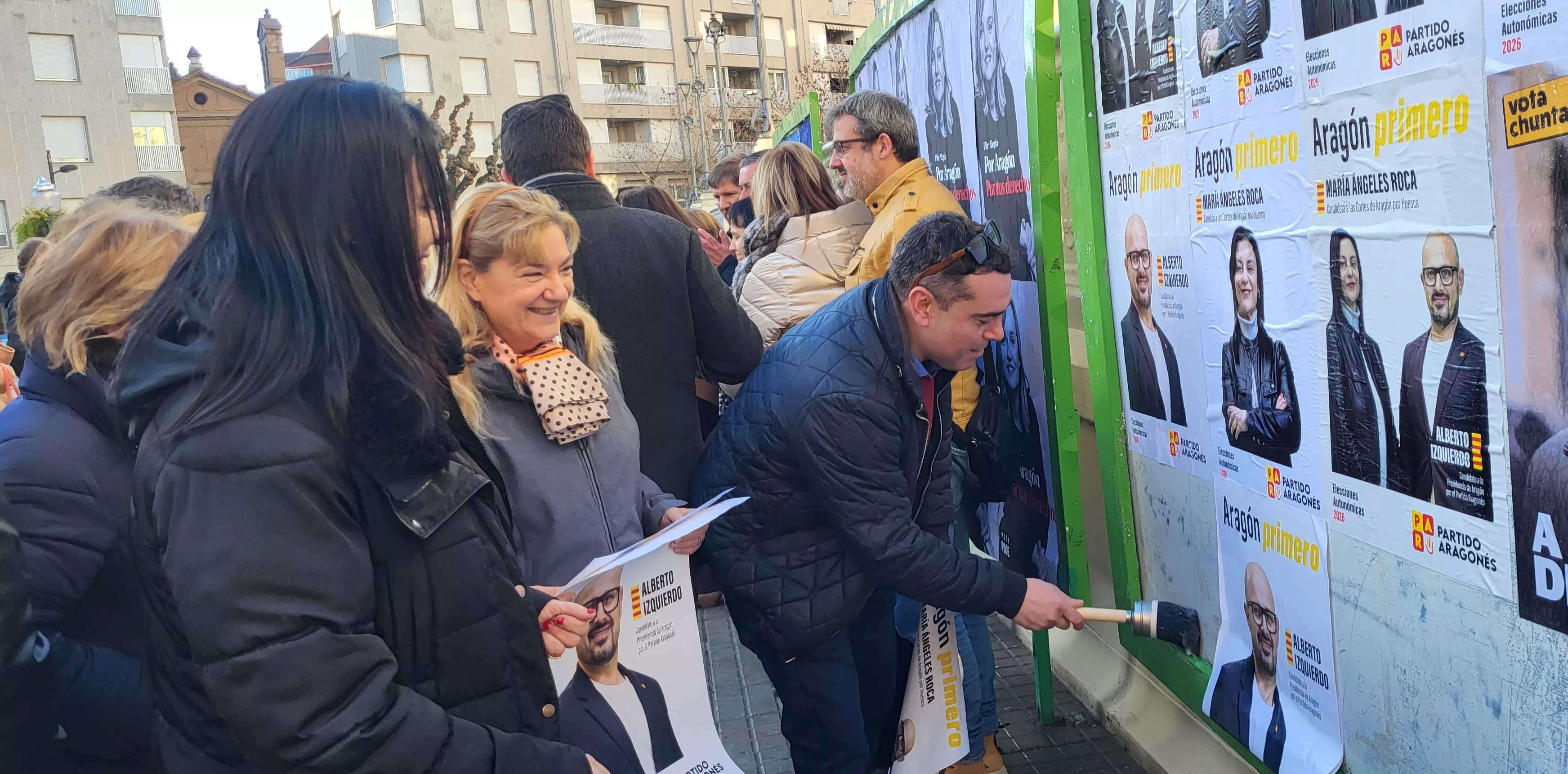 Pegada de carteles del PAR . Foto Mercedes Manterola