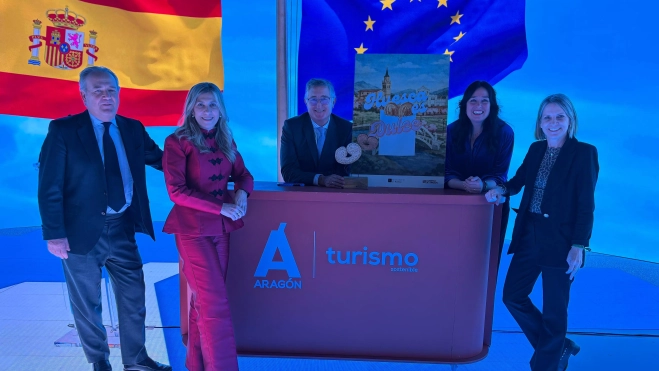 La alcaldesa de Huesca y representantes institucionales en Fitur.