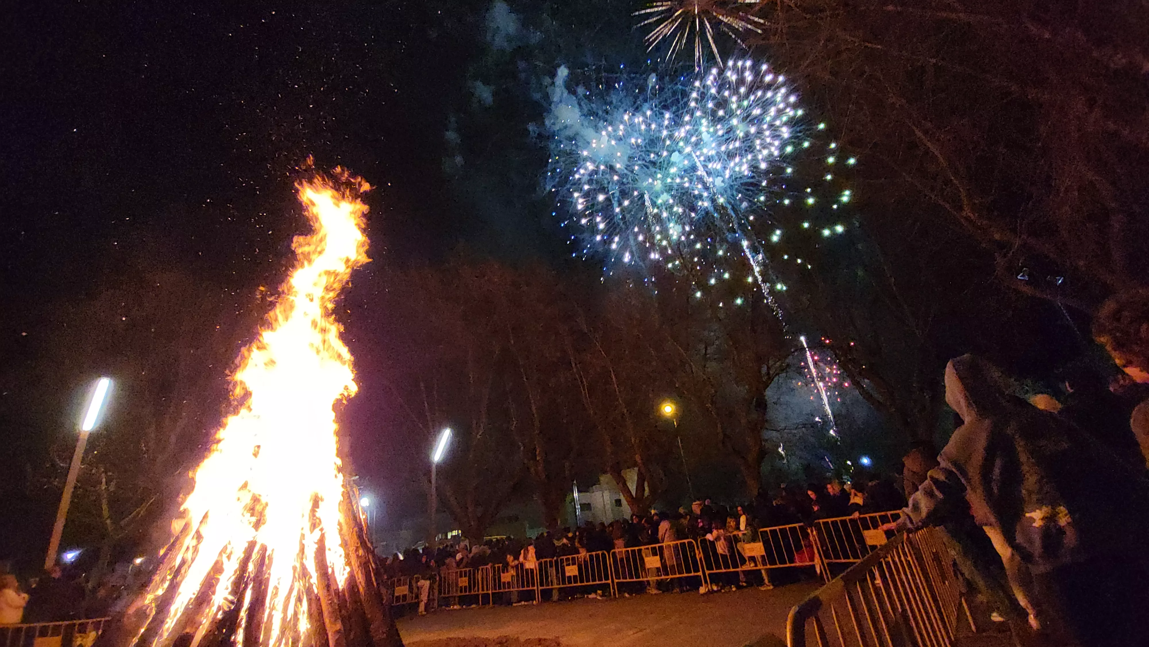 Celebración de la hoguera de San Vicente en Huesca. Foto Mercedes Manterola