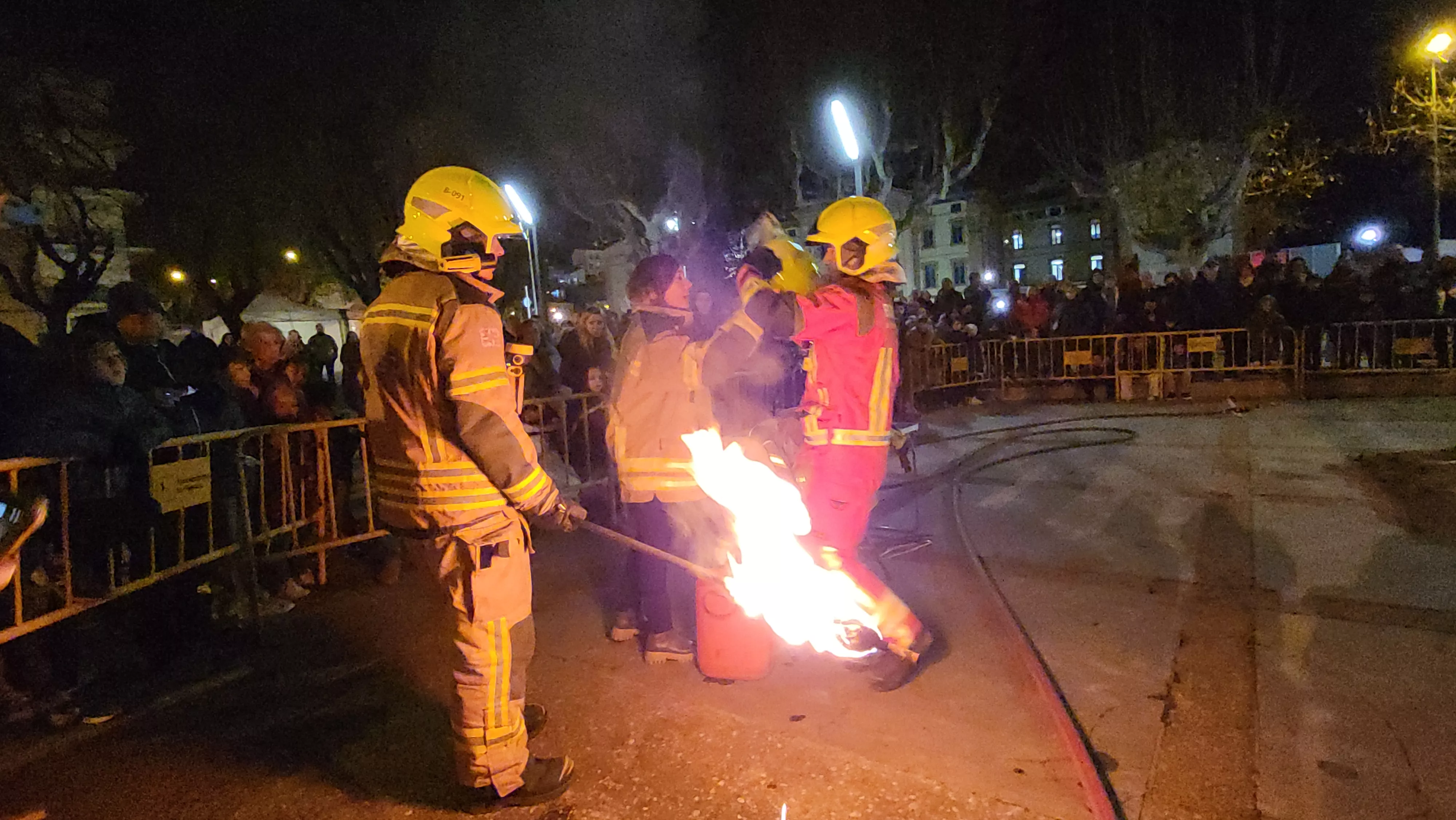 Celebración de la hoguera de San Vicente en Huesca. Foto Mercedes Manterola