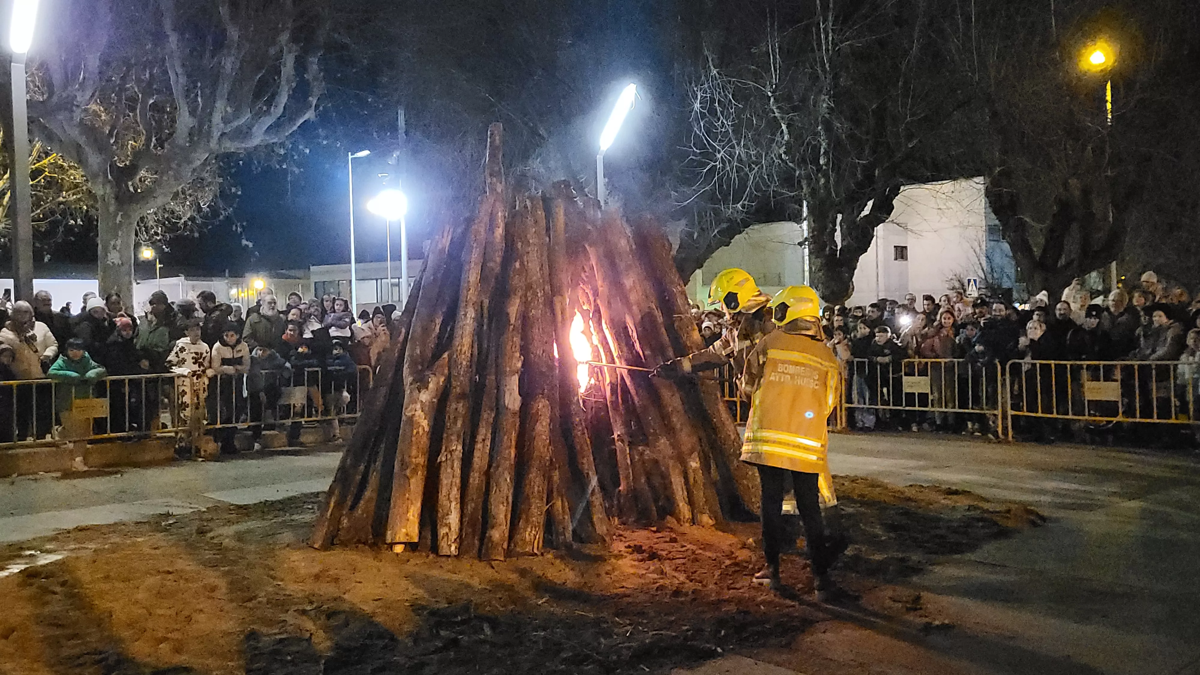 Celebración de la hoguera de San Vicente en Huesca. Foto Mercedes Manterola