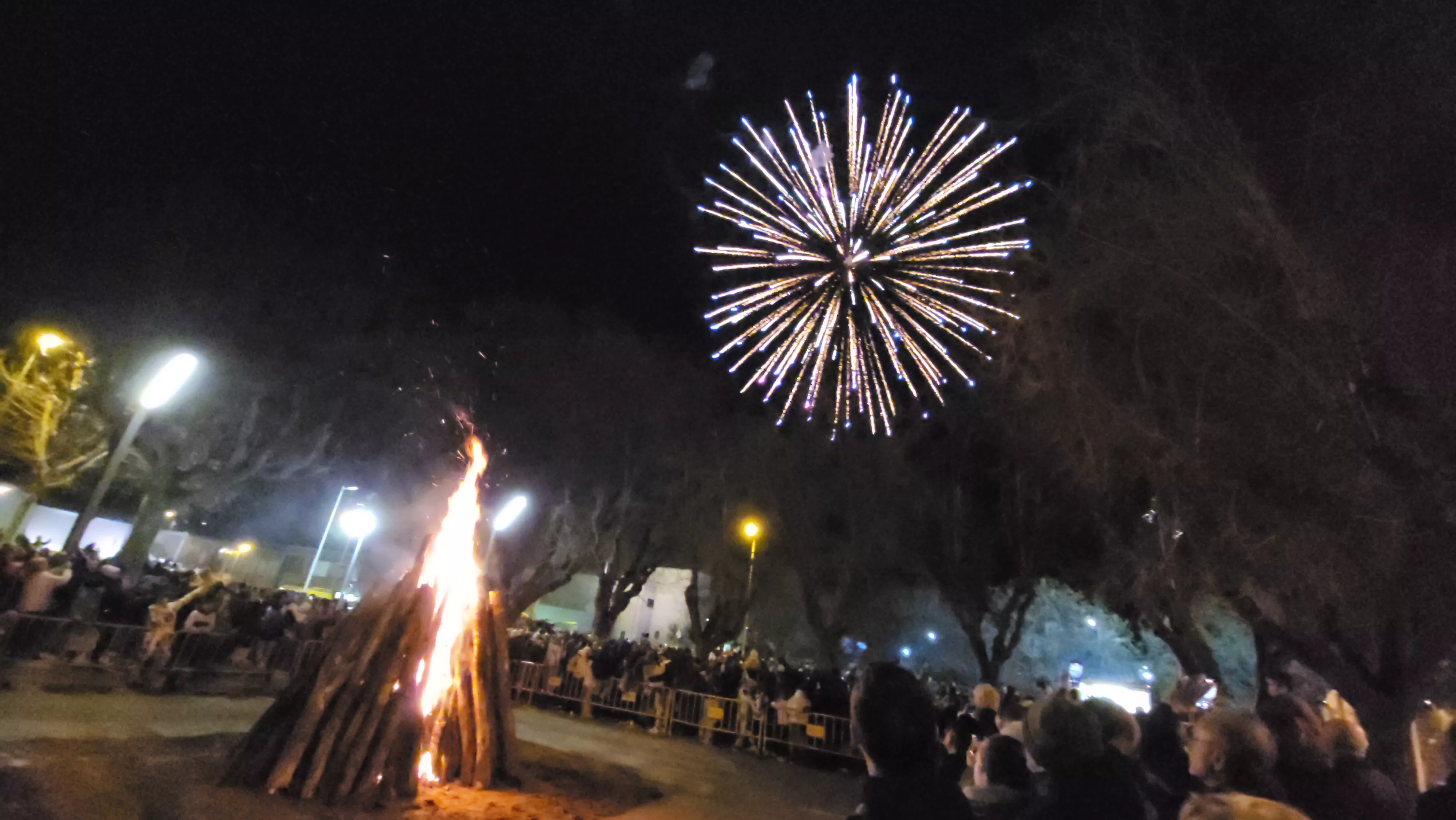 Celebración de la hoguera de San Vicente en Huesca. Foto Mercedes Manterola