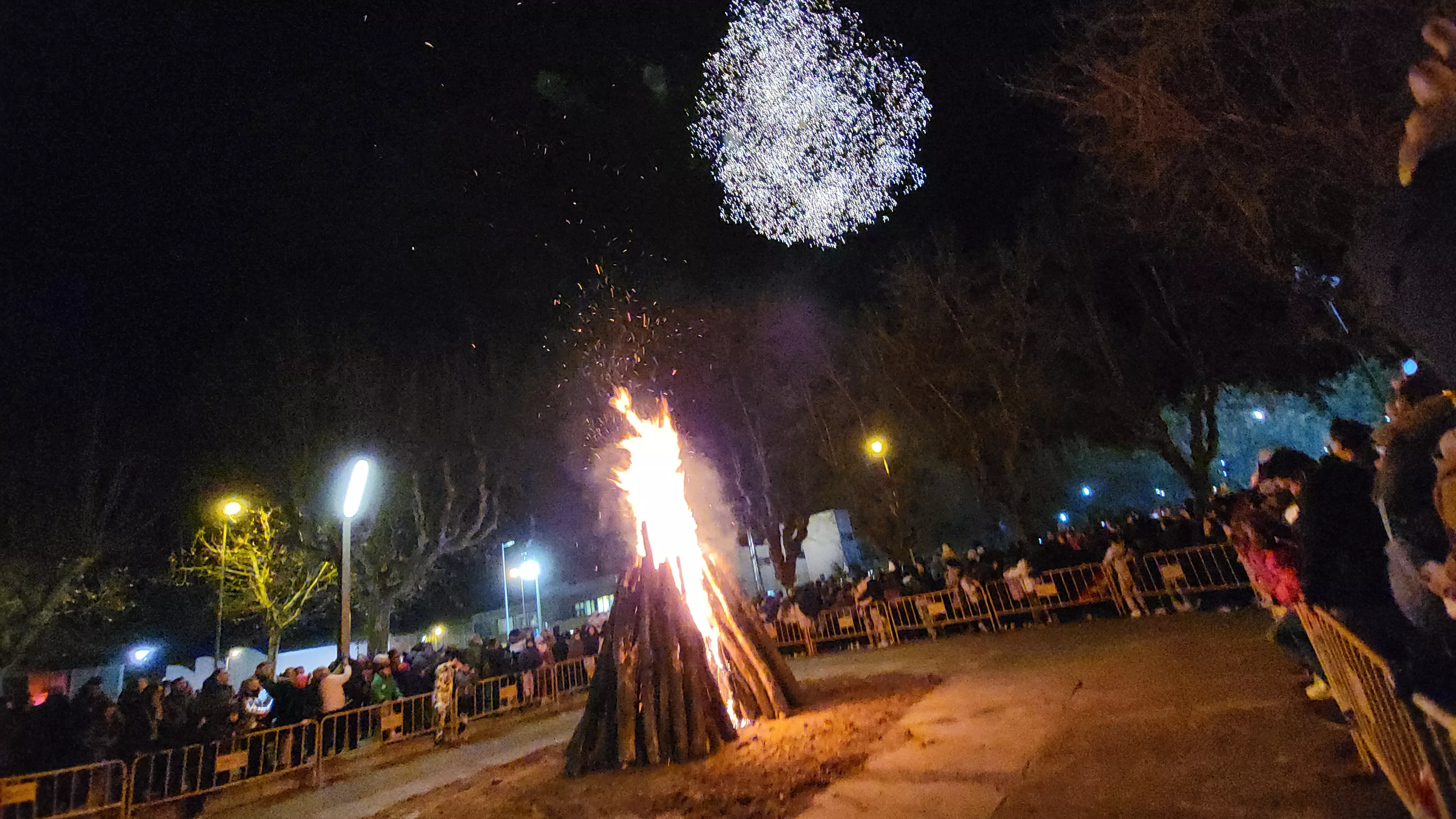 Celebración de la hoguera de San Vicente en Huesca. Foto Mercedes Manterola