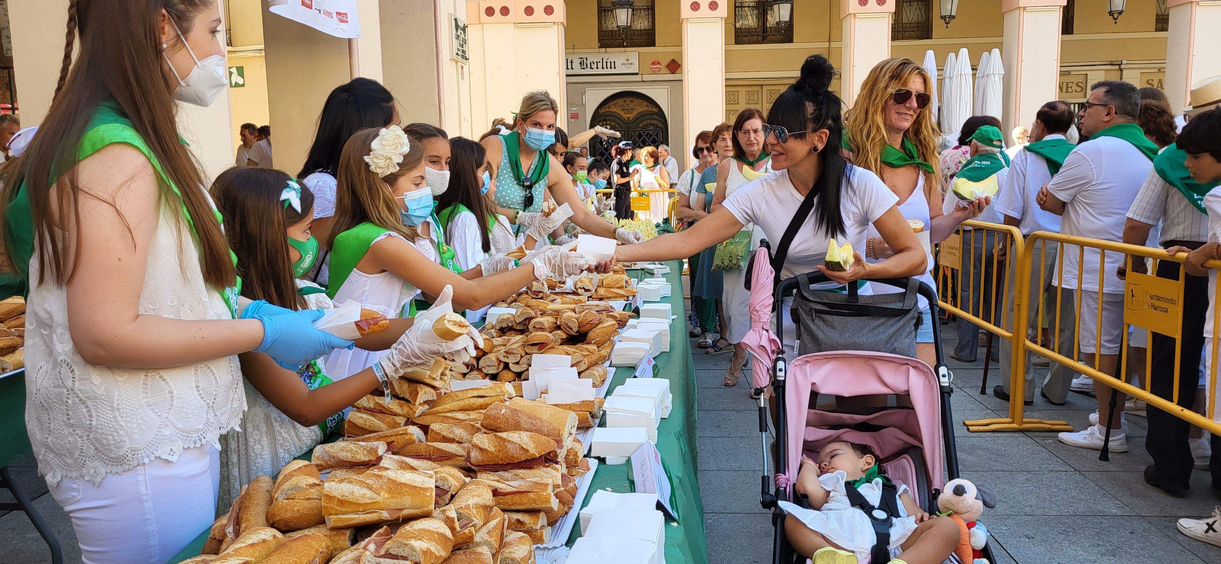 Las mairalesas colaboran en la Fiesta del Comercio Oscense