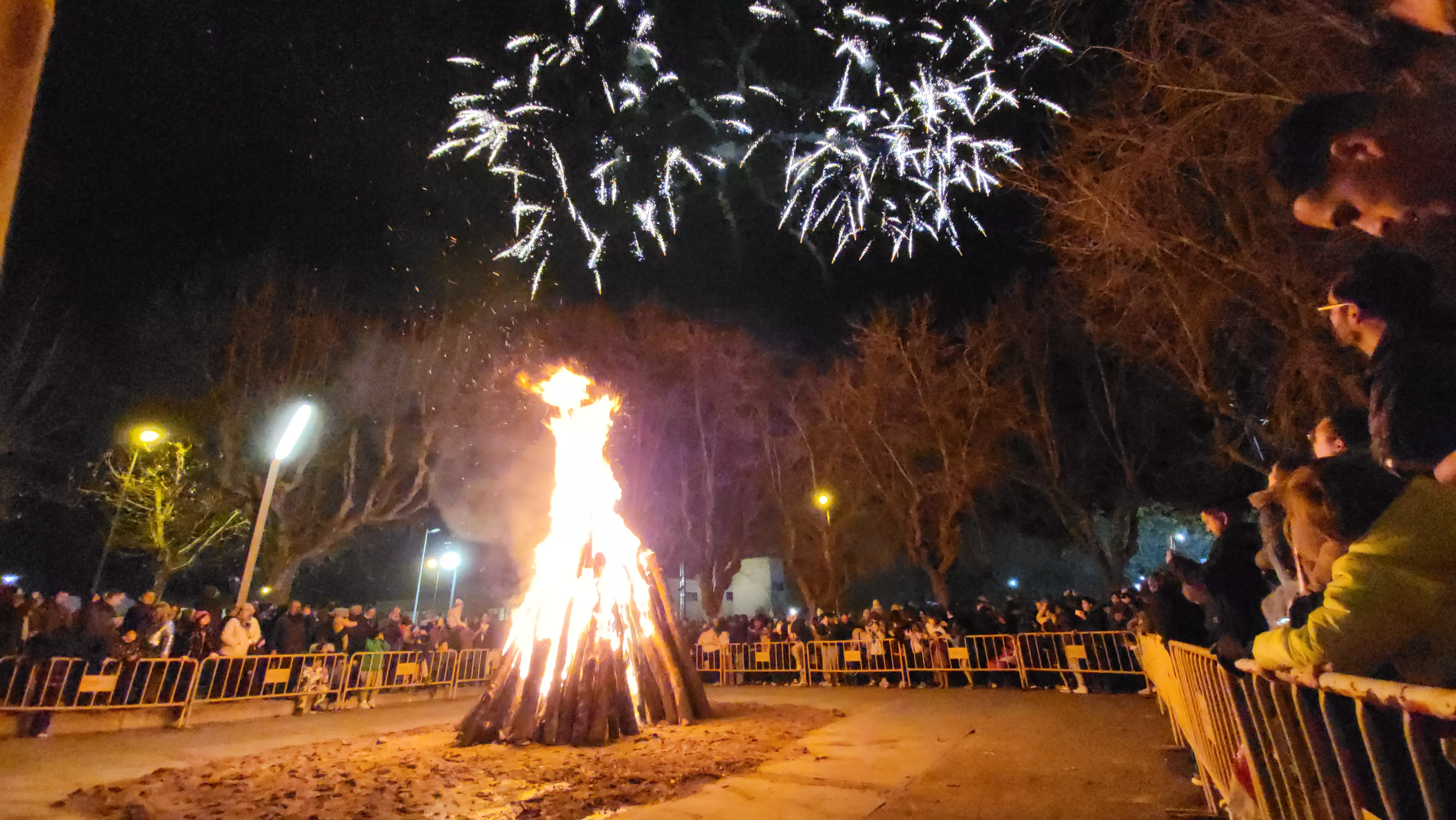 Celebración de la hoguera de San Vicente en Huesca. Foto Mercedes Manterola