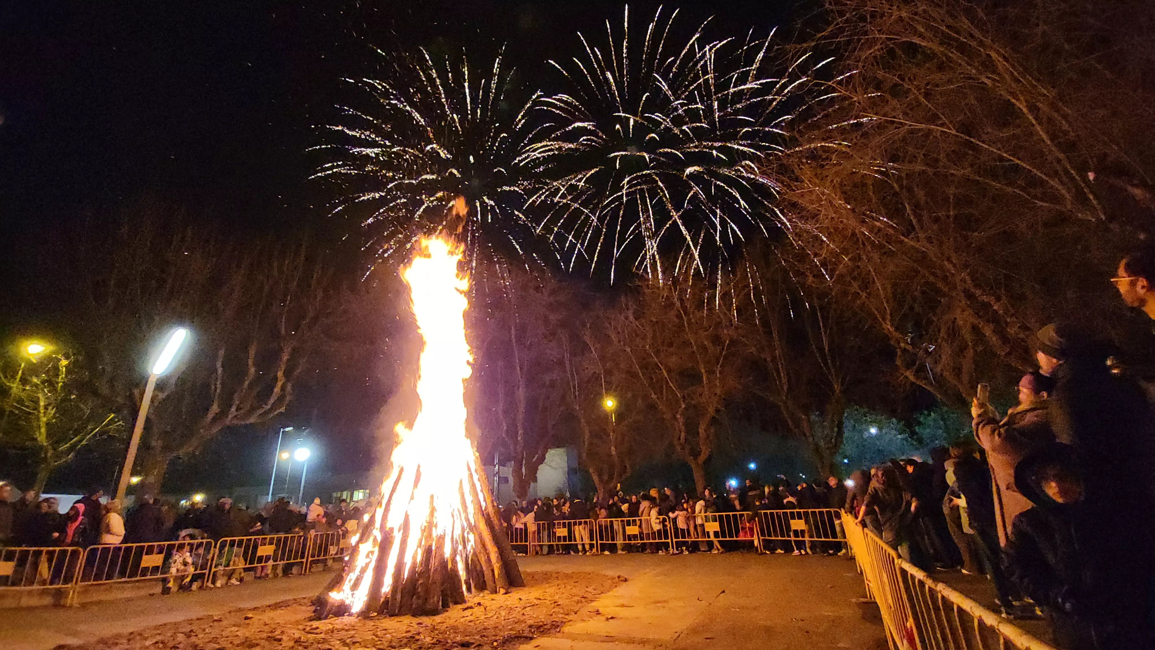 Celebración de la hoguera de San Vicente en Huesca. Foto Mercedes Manterola