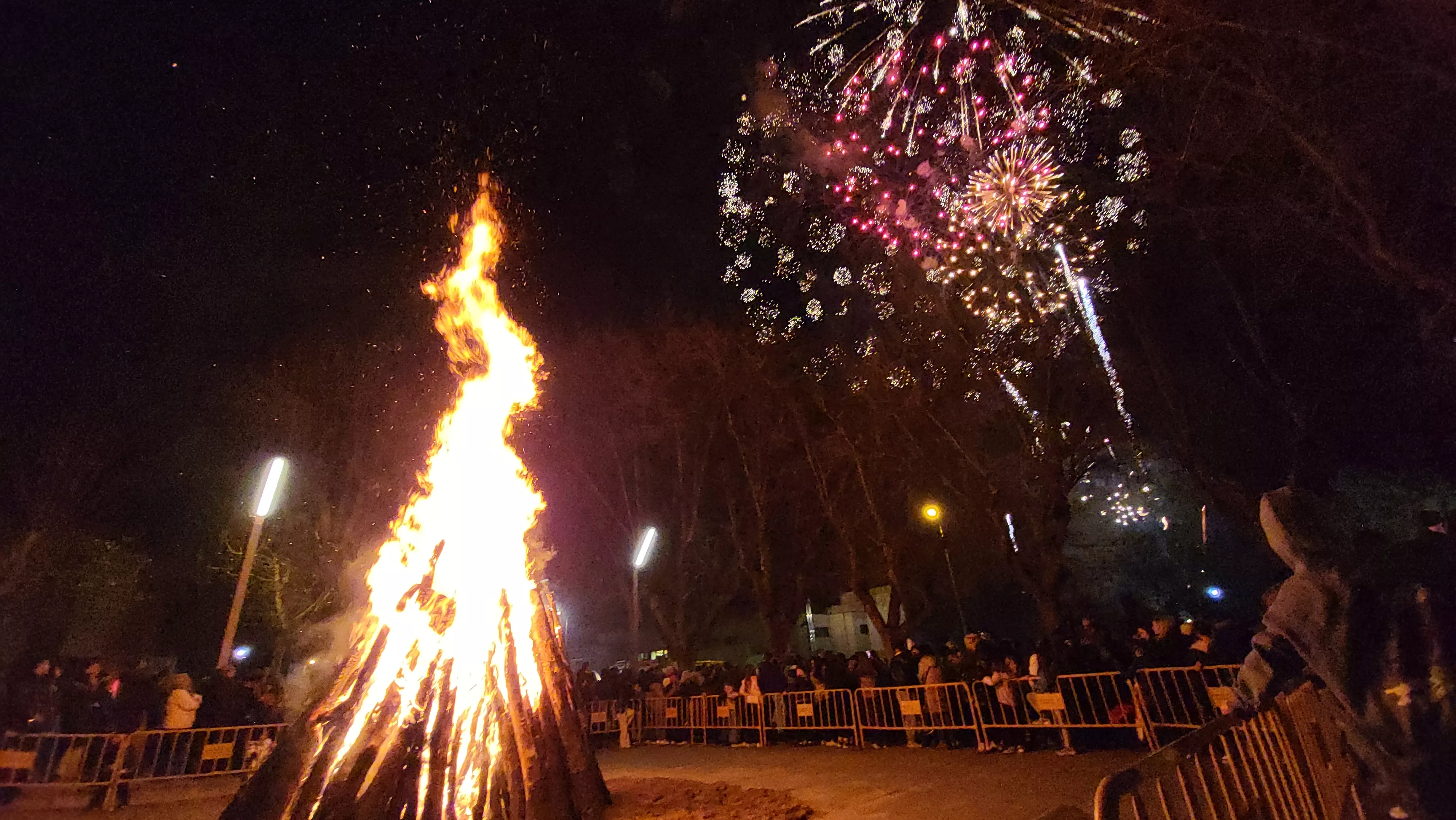 Celebración de la hoguera de San Vicente en Huesca. Foto Mercedes Manterola