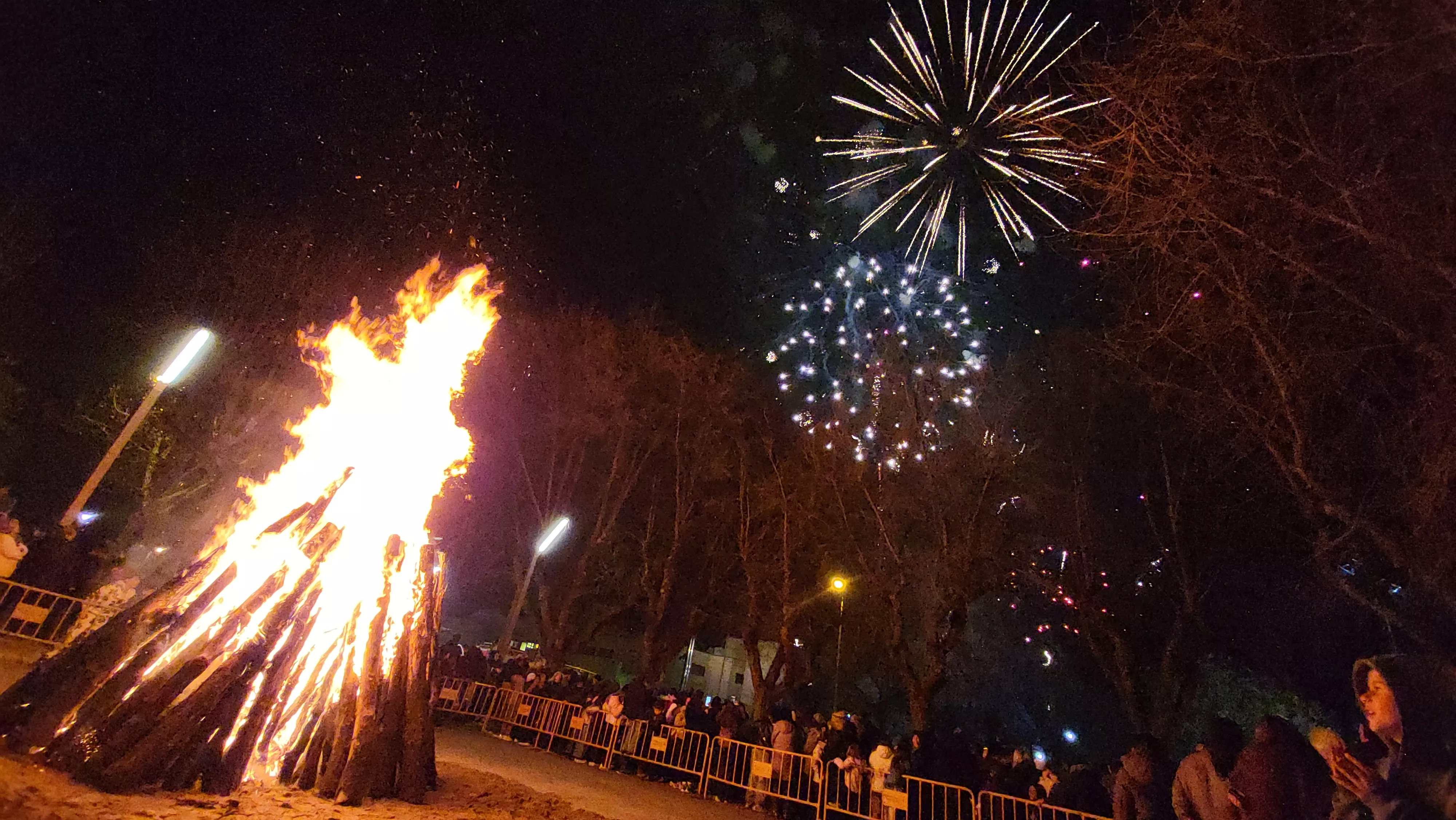 Celebración de la hoguera de San Vicente en Huesca. Foto Mercedes Manterola