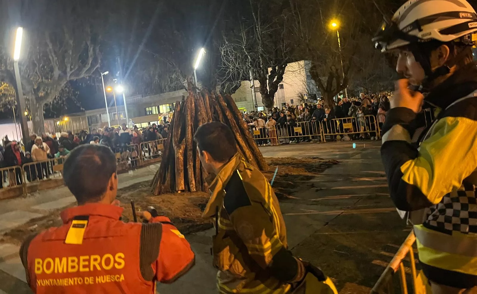 Celebración de la hoguera de San Vicente en Huesca. Foto Mercedes Manterola