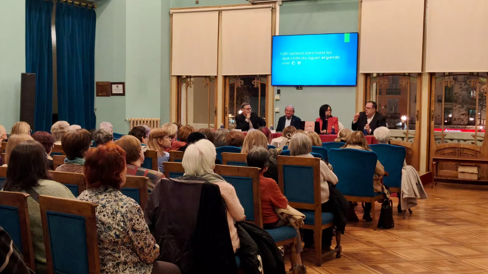 Presentación del libro "Entre el dolor y la esperanza: el arte de elegir bien" de María Ángeles García Soto. Foto María José Sampietro Brosed