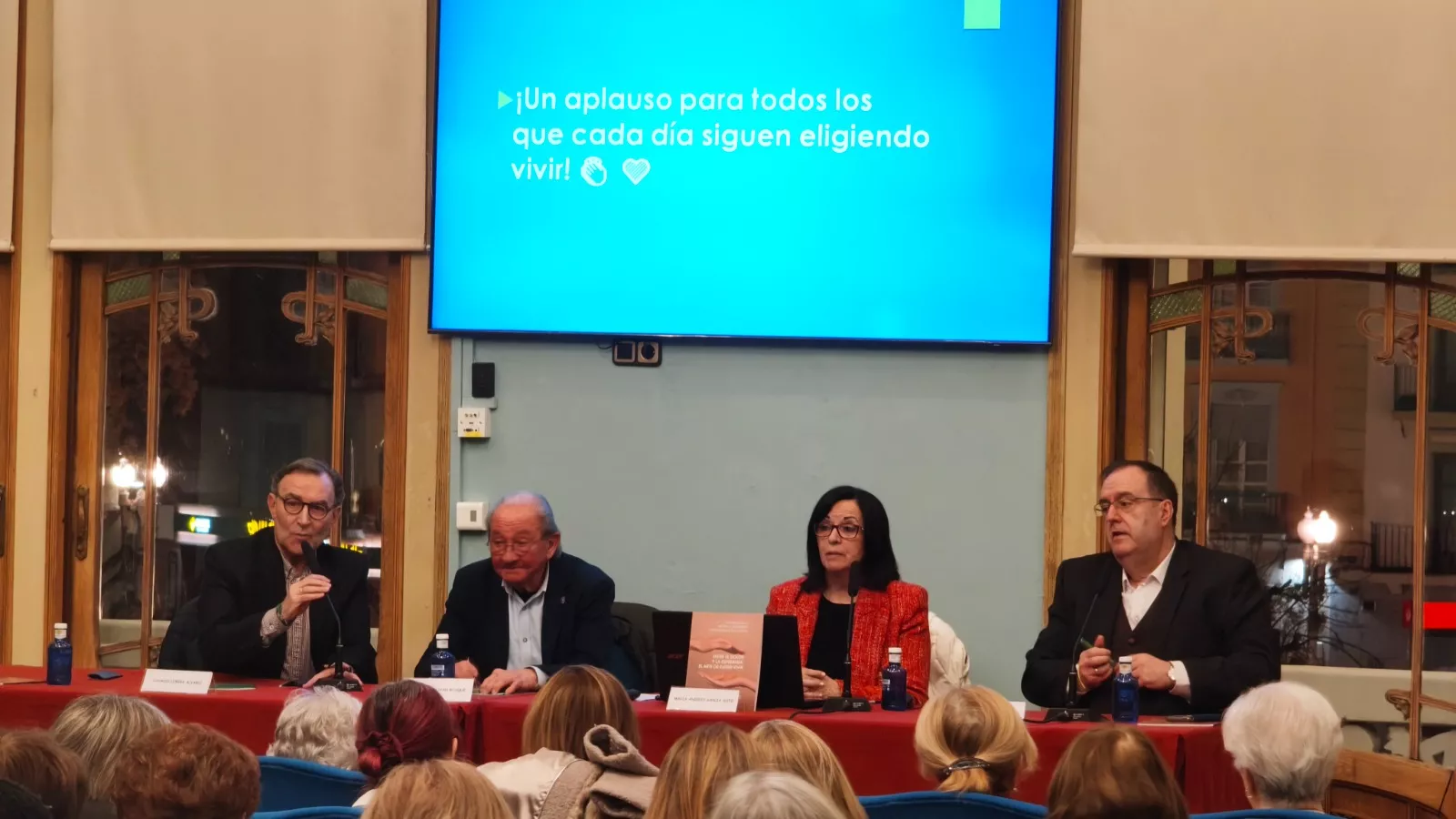 Presentación del libro "Entre el dolor y la esperanza: el arte de elegir bien" de María Ángeles García Soto. Foto María José Sampietro Brosed