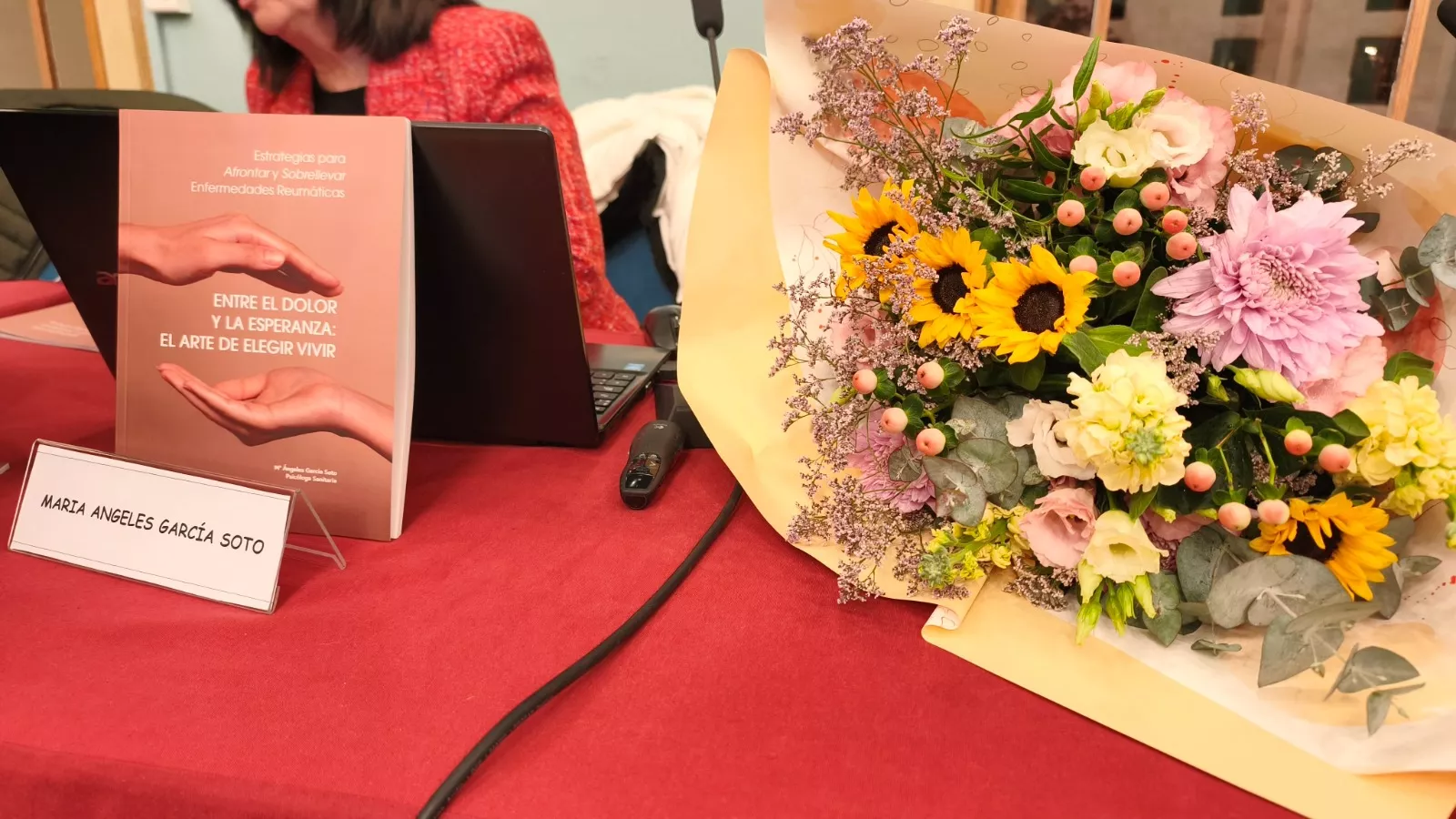 Presentación del libro "Entre el dolor y la esperanza: el arte de elegir bien" de María Ángeles García Soto. Foto María José Sampietro Brosed