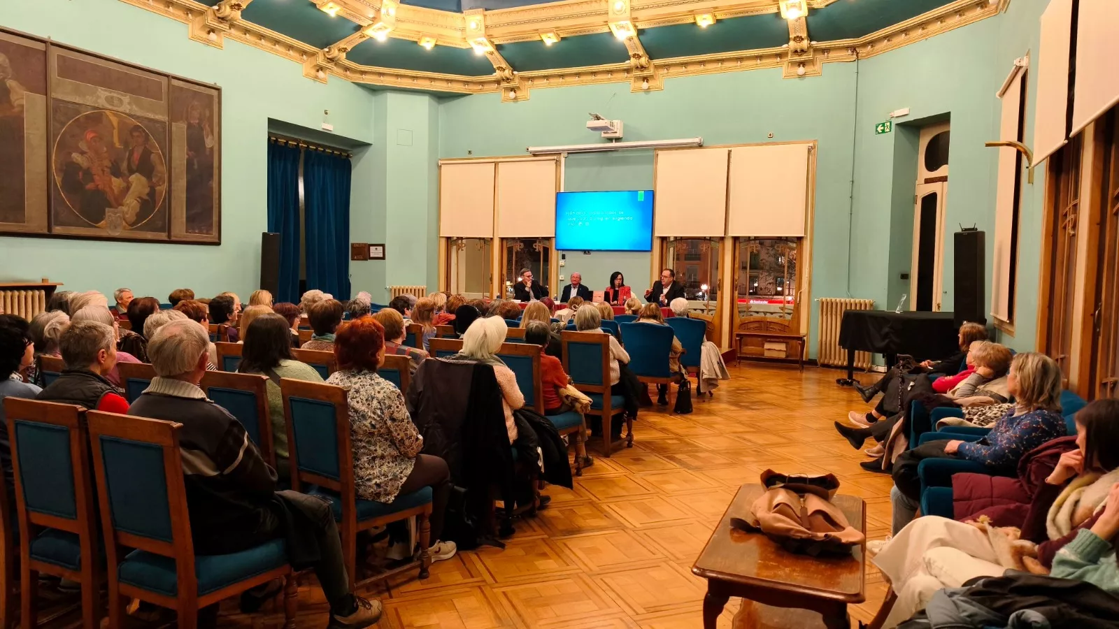 Presentación del libro "Entre el dolor y la esperanza: el arte de elegir bien" de María Ángeles García Soto. Foto María José Sampietro Brosed