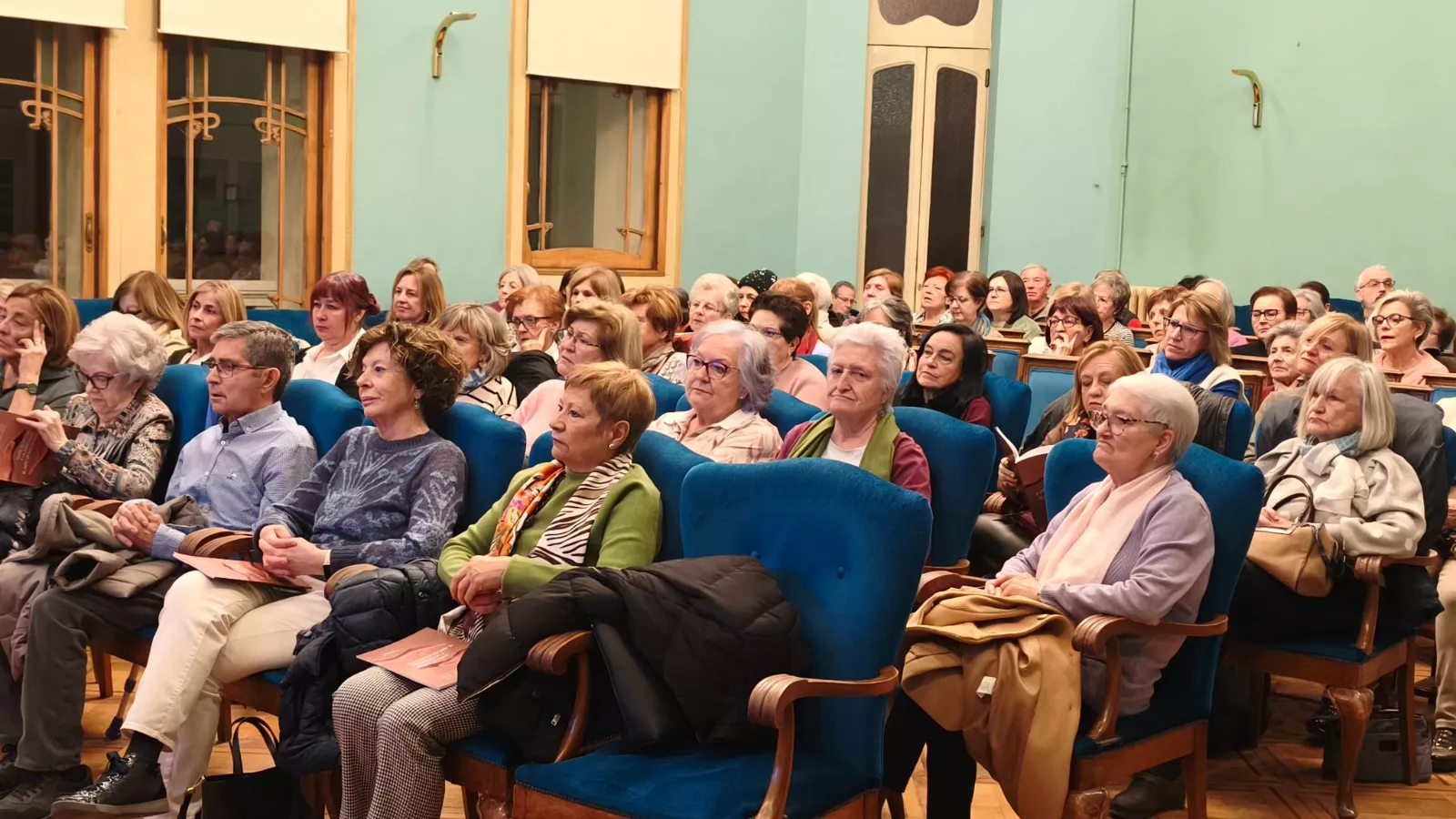 Presentación del libro "Entre el dolor y la esperanza: el arte de elegir bien" de María Ángeles García Soto. Foto María José Sampietro Brosed