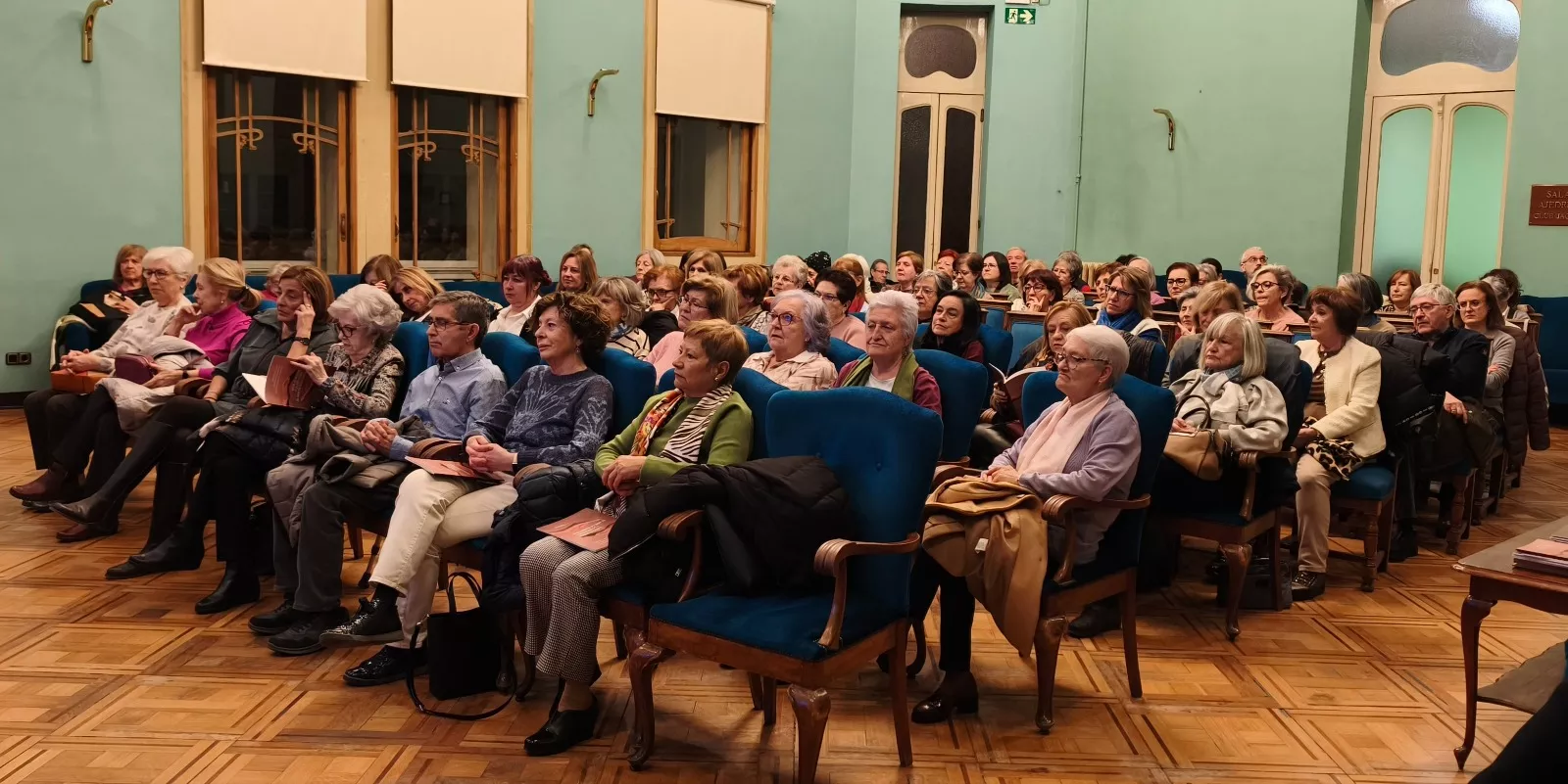 Presentación del libro "Entre el dolor y la esperanza: el arte de elegir bien" de María Ángeles García Soto. Foto María José Sampietro Brosed