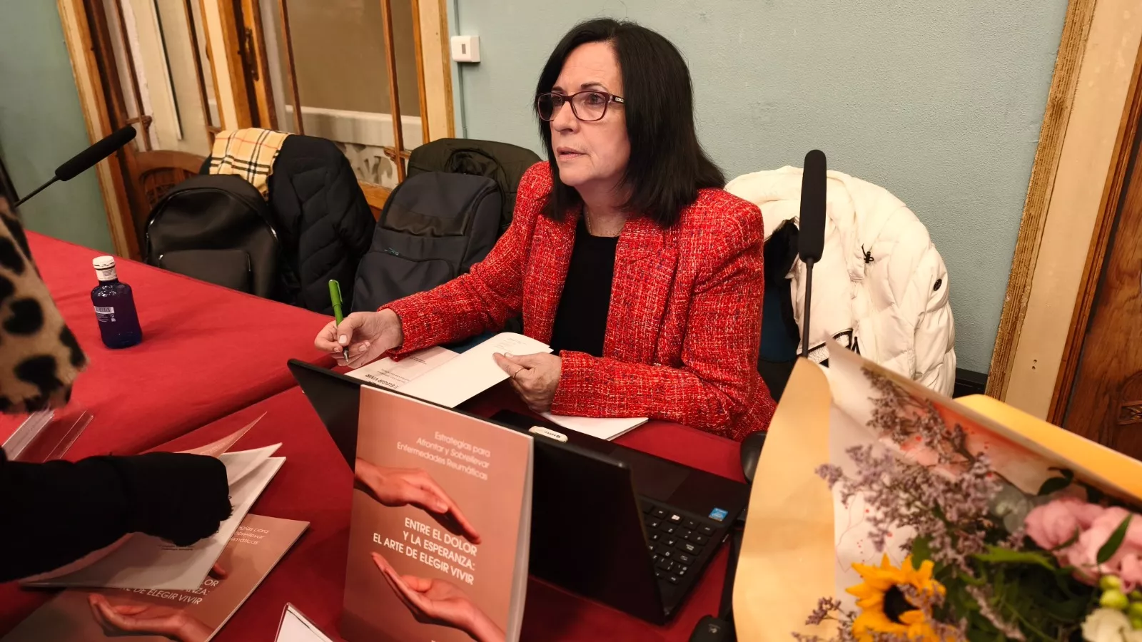 Presentación del libro "Entre el dolor y la esperanza: el arte de elegir bien" de María Ángeles García Soto. Foto María José Sampietro Brosed