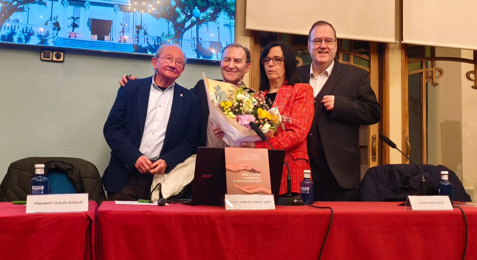 Presentación del libro "Entre el dolor y la esperanza: el arte de elegir bien" de María Ángeles García Soto. Foto María José Sampietro Brosed