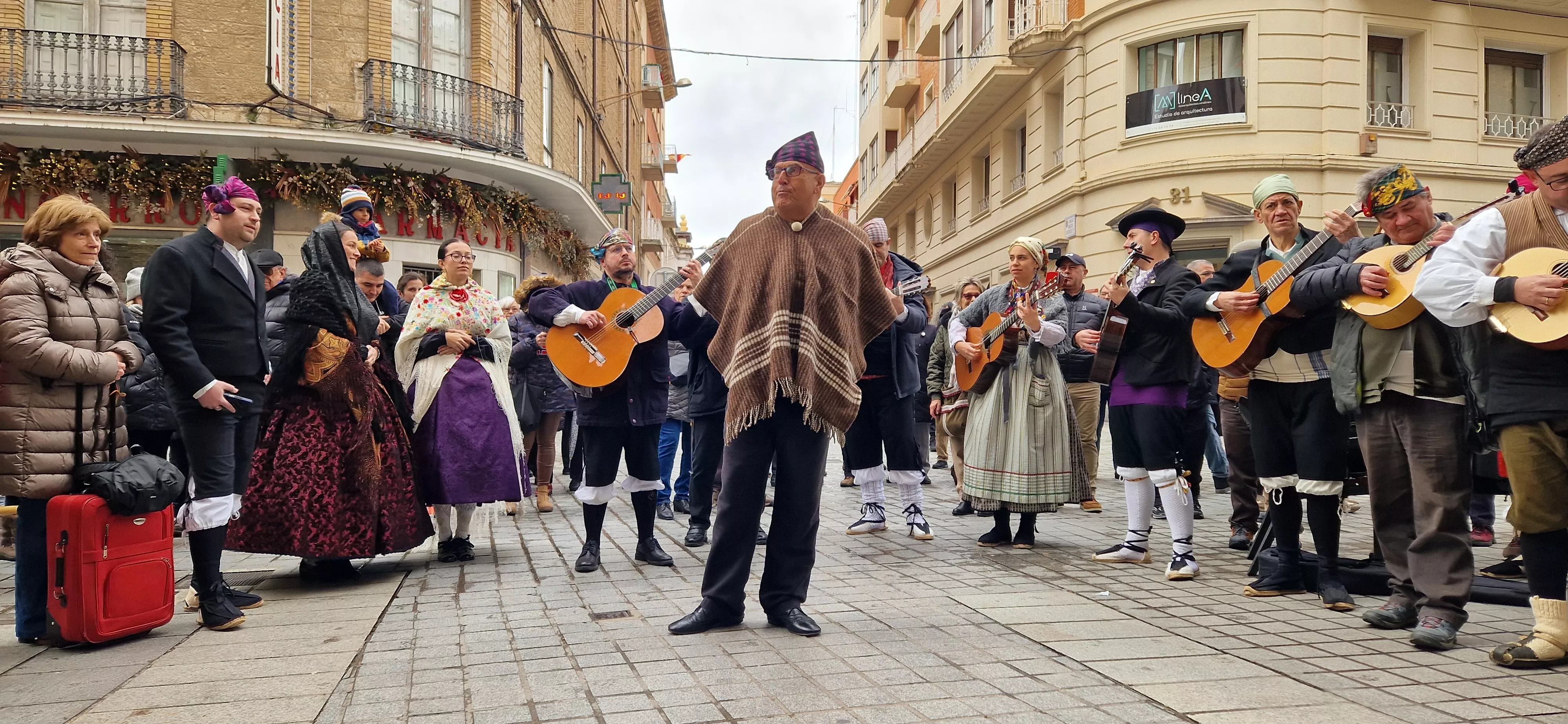 Jotas por San Vicente con Estirpe de Aragonia y Roldán del Alto Aragón. Foto Myriam Martínez
