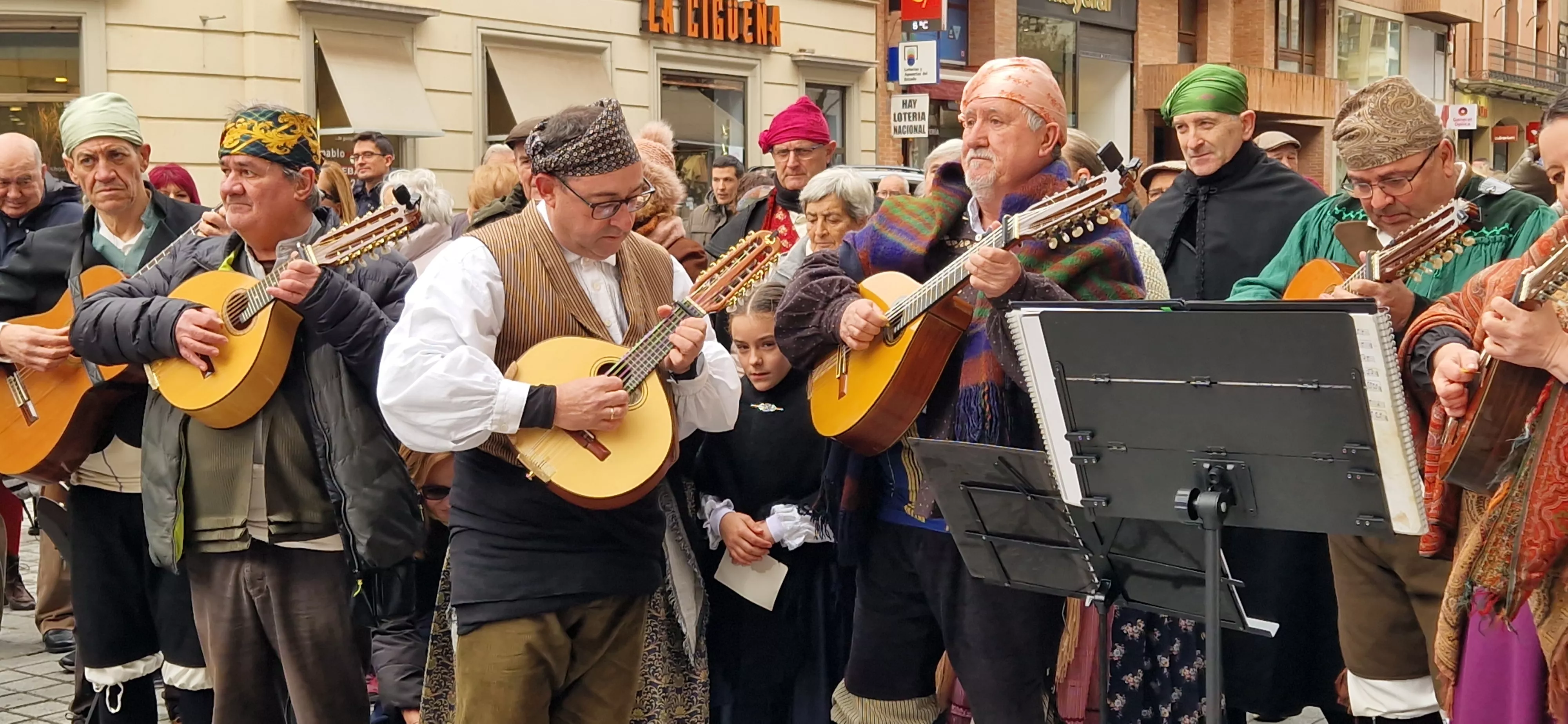 Jotas por San Vicente con Estirpe de Aragonia y Roldán del Alto Aragón. Foto Myriam Martínez
