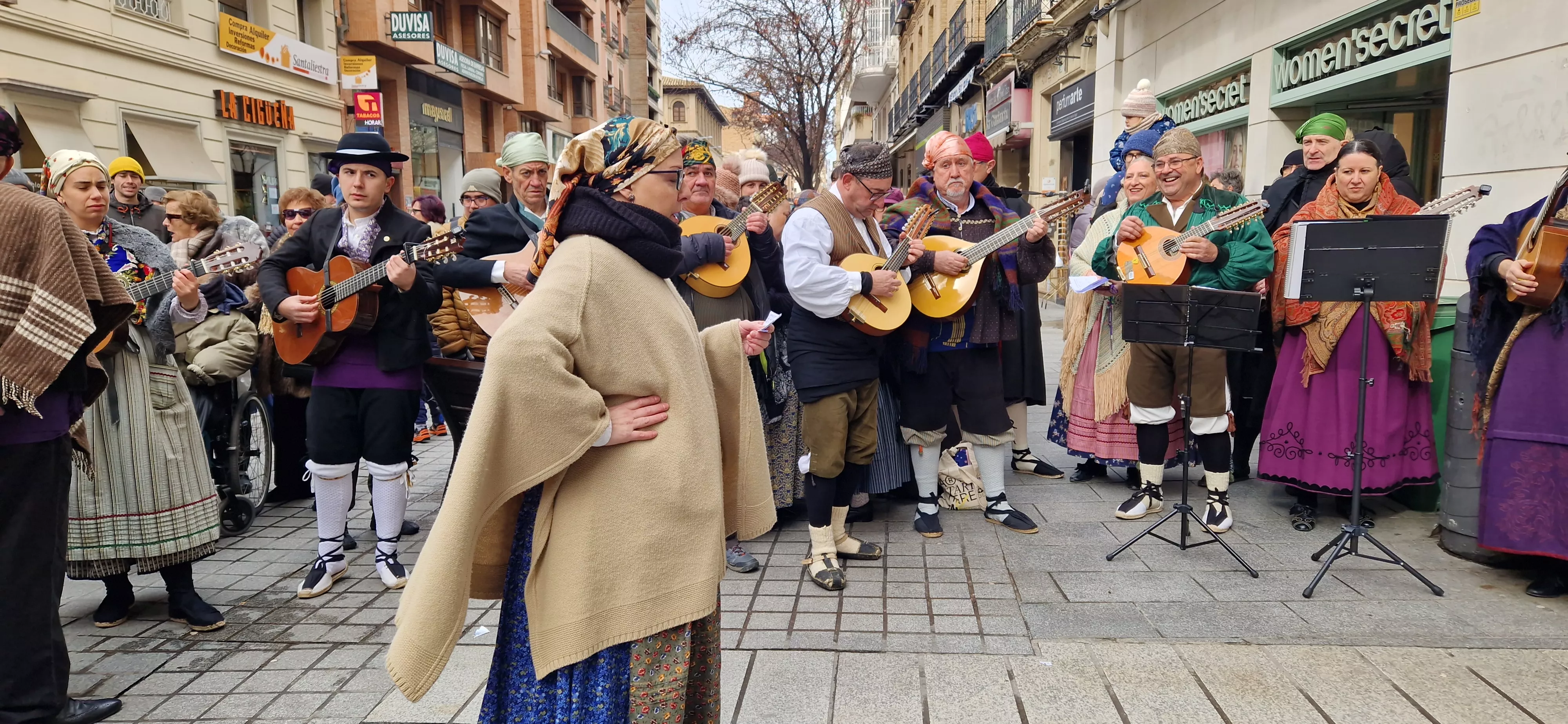 Jotas por San Vicente con Estirpe de Aragonia y Roldán del Alto Aragón. Foto Myriam Martínez