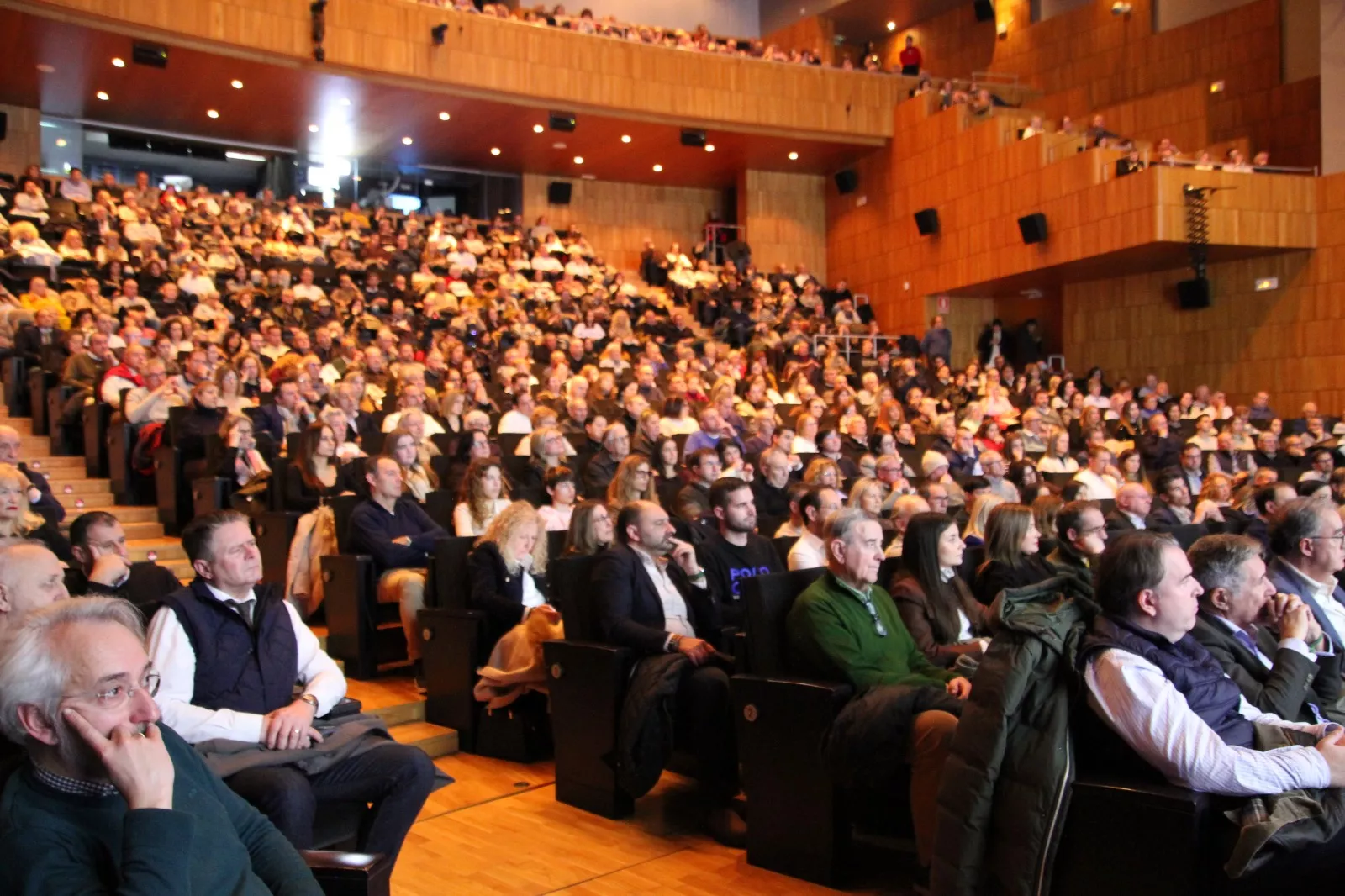 Isabel Díaz Ayuso en el Palacio de Congresos de Huesca. Foto Carlos Neofato